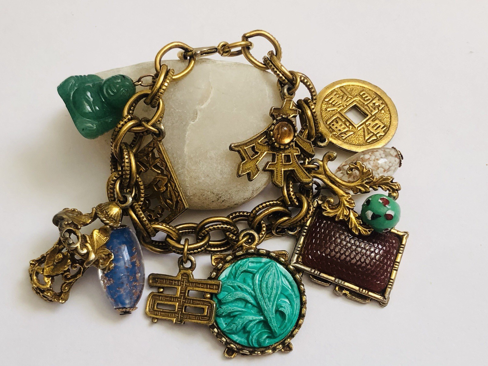 VTG Gold Tone Bracelet W/ Charms, Asian Theme To It.Beautiful And Colourful