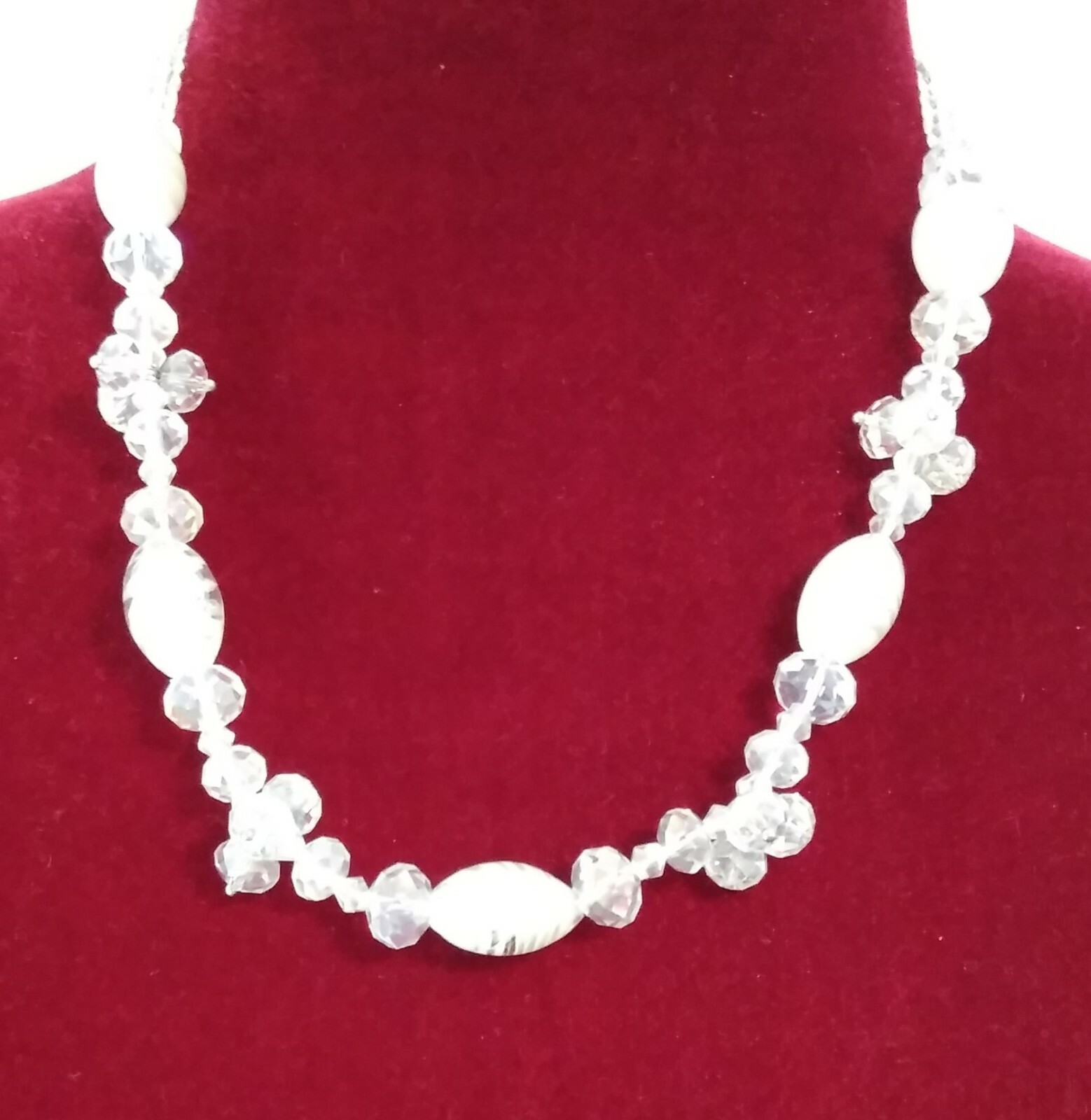 Vintage~~Stunning~~Faceted Crystal Glass Beads Necklace~~20″~~White/Clear