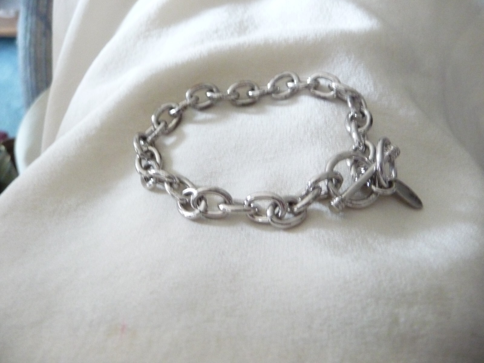 SHUTTERFLY SIGNED SILVER TONE LINK CHARM 6″L x 1/4″ W BRACELET #20/4