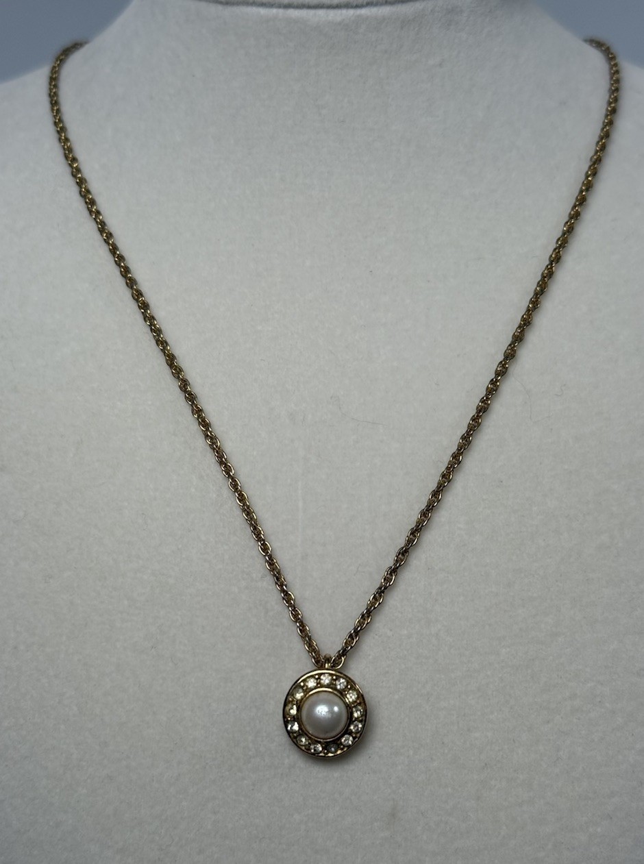 VTG Christian Dior Gold Tone Faux Pearl Rhinestones Halo Pendant 15-17” Necklace