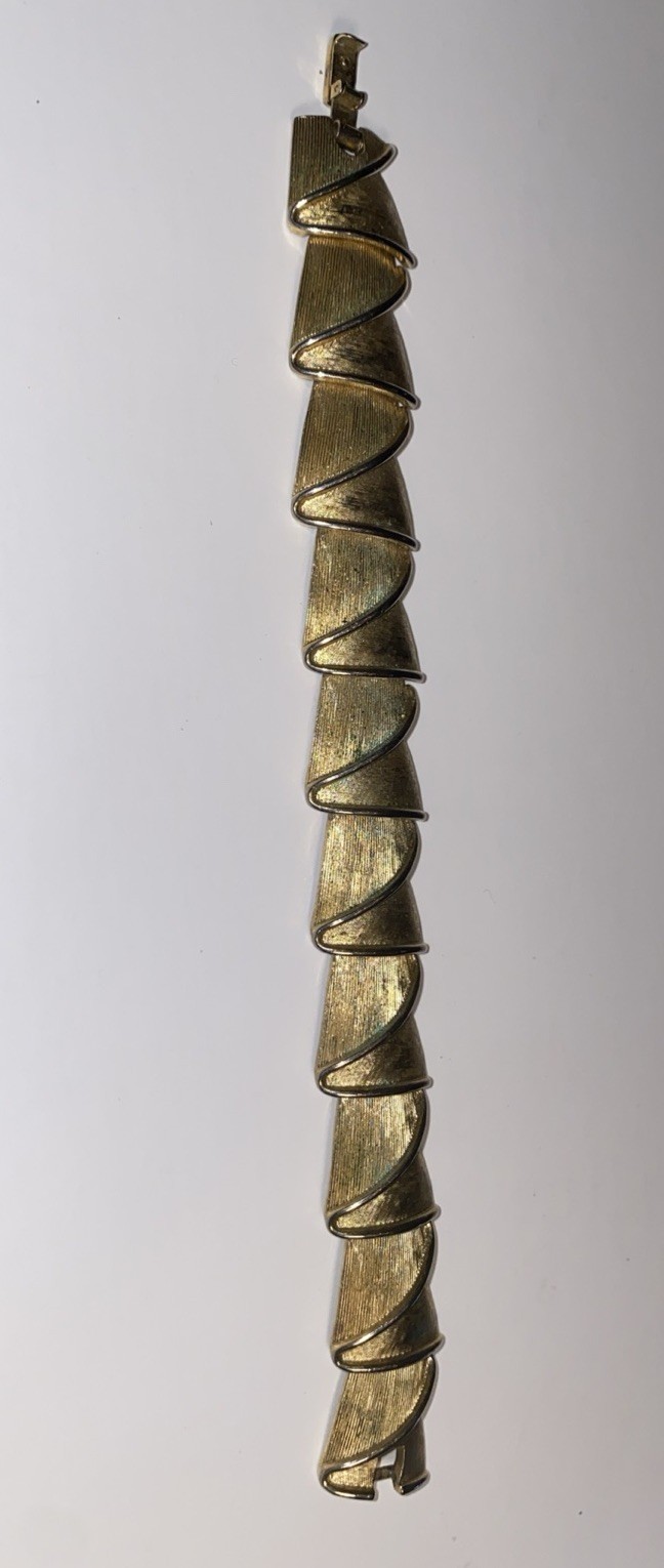 Vintage Trifari Gold Tone Ribbon Bracelet Unique