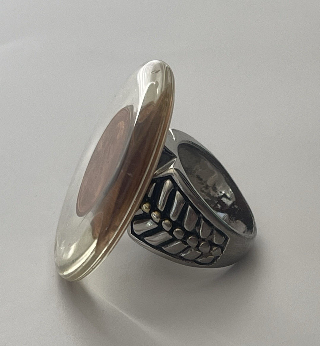 Vintage US 1975 Copper Penny Ring Size 7.25 Silver Tone Band Penny is in Lucite