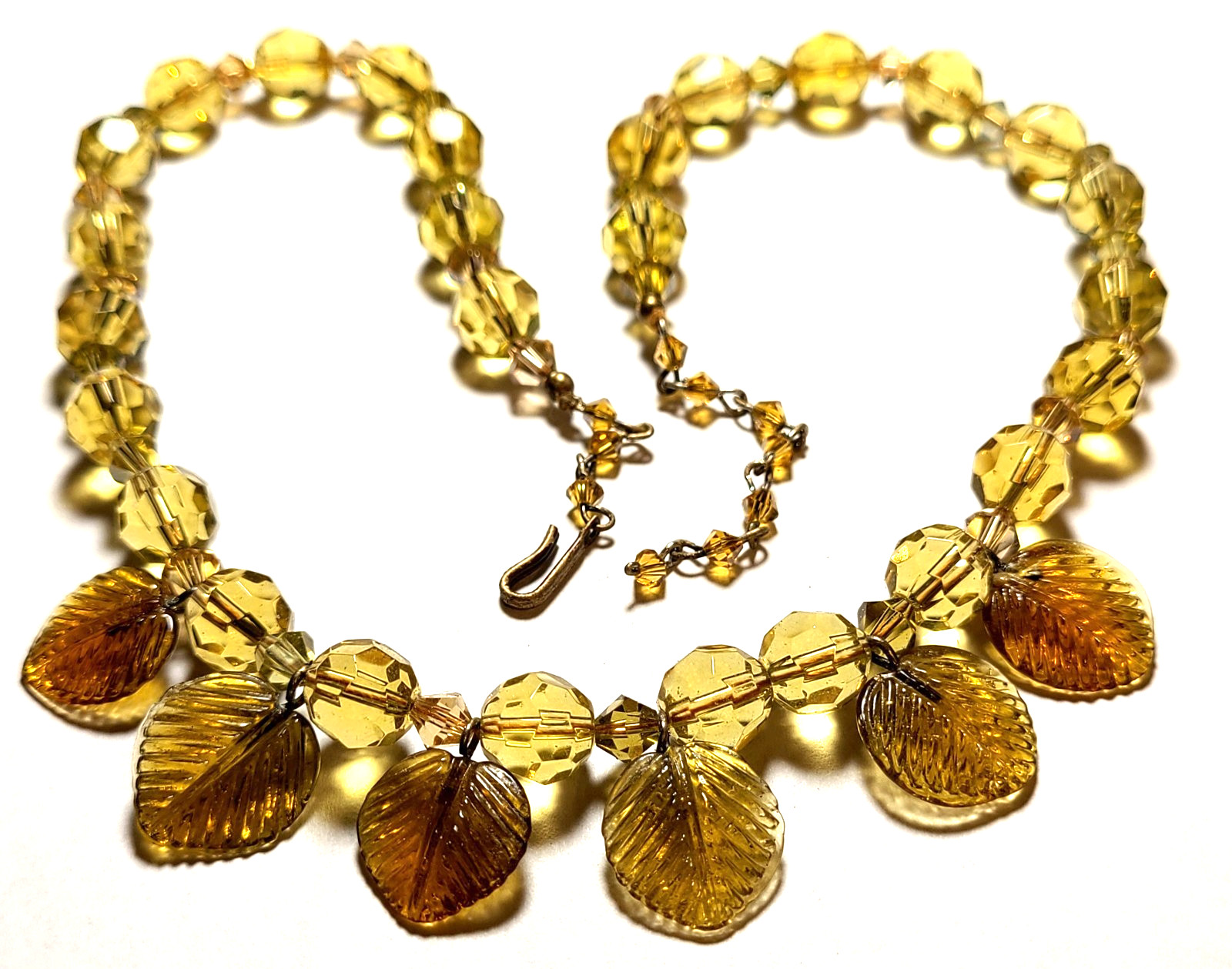 VINTAGE STUNNING HONEY AMBER COLOR FACETED GLASS LEAVES NECKLACE