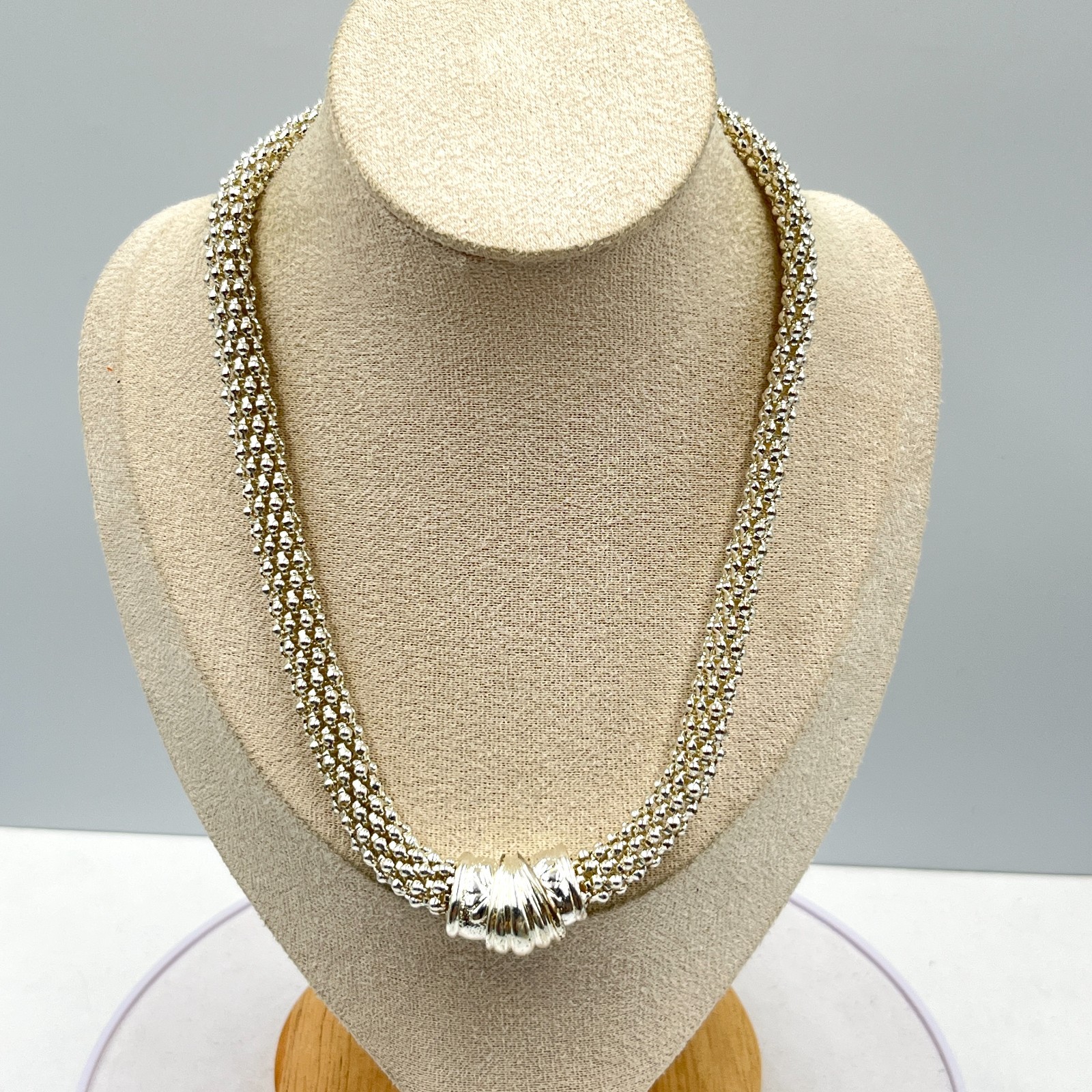 Vintage Retro Silver Tone Popcorn Mesh Link Necklace Ribbed Shell Centerpiece