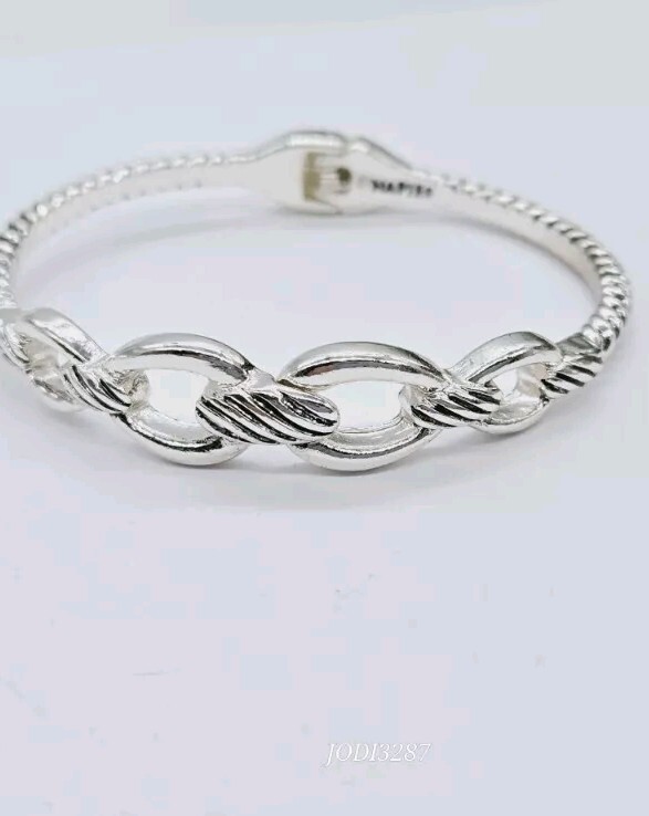 Napier Hinged Bangle bracelet Silver tone One Size OSFM Vintage