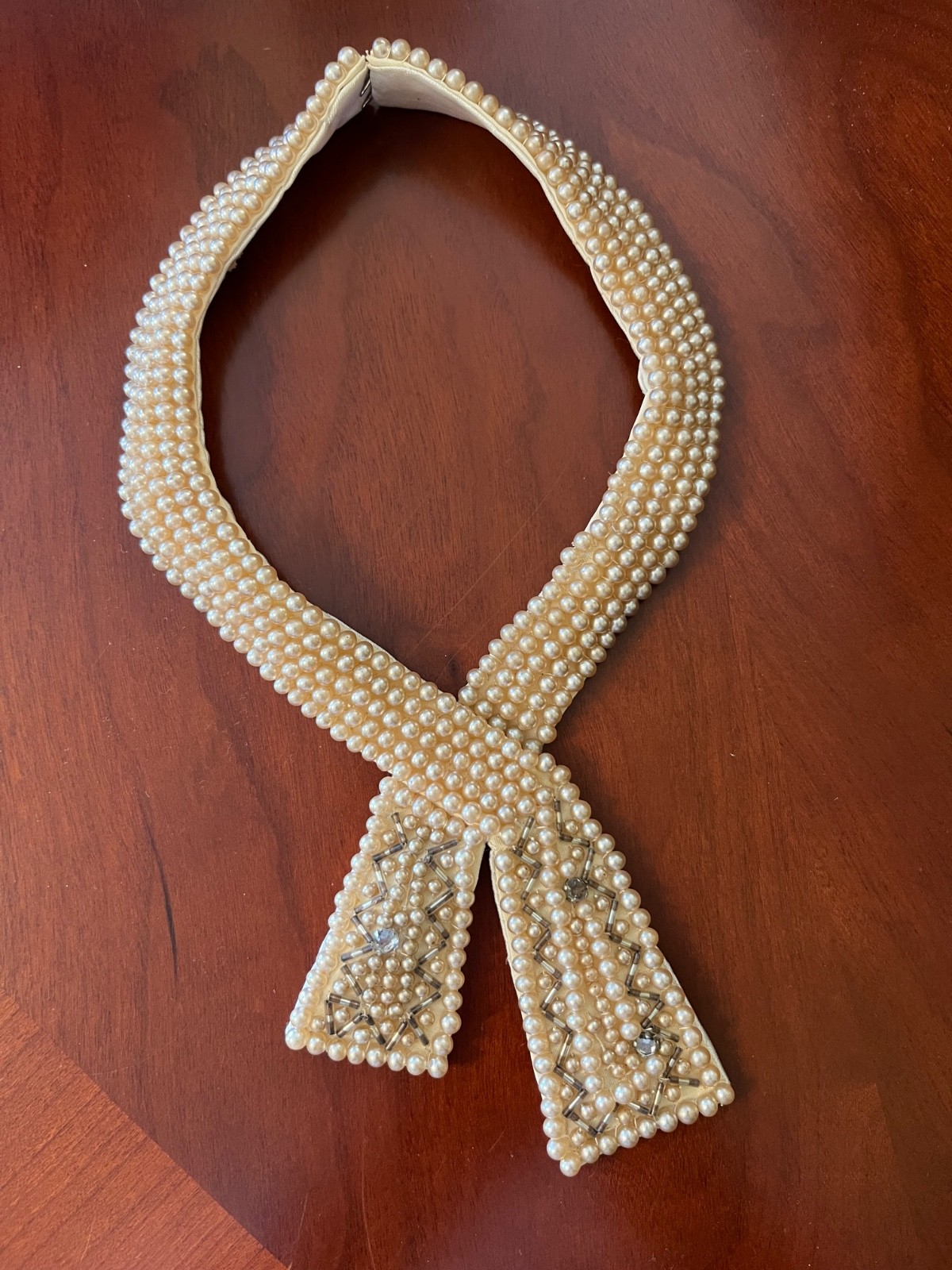 vintage 1930s- 1950s pearl & beaded choker. Excellent condition.