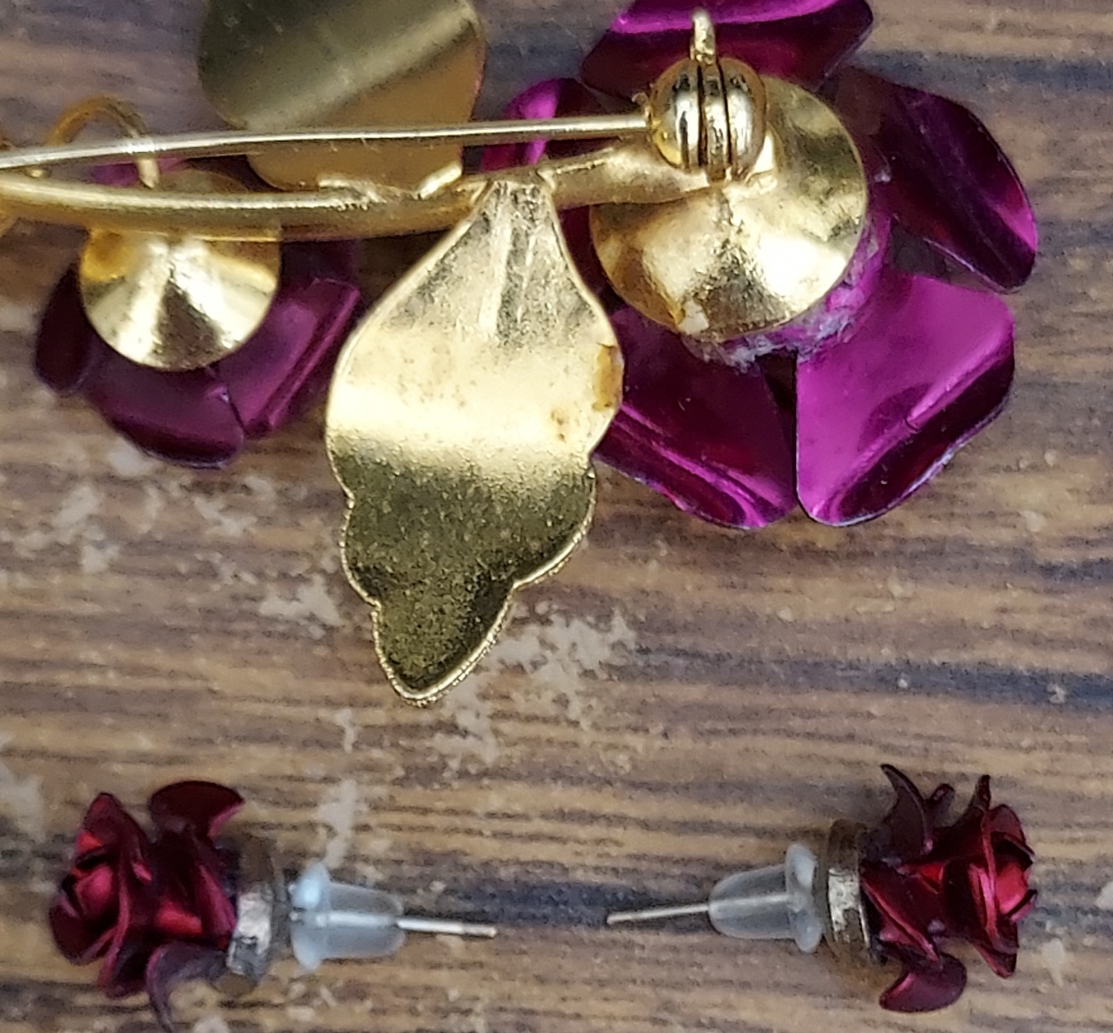 Vintage Red Rose Necklace, Brooch, Earrings Goldtone 17in. Chain