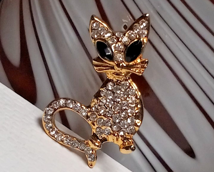 Vintage CAT Brooch W/Black & Clear Colored Rhinestones in Gold Tone