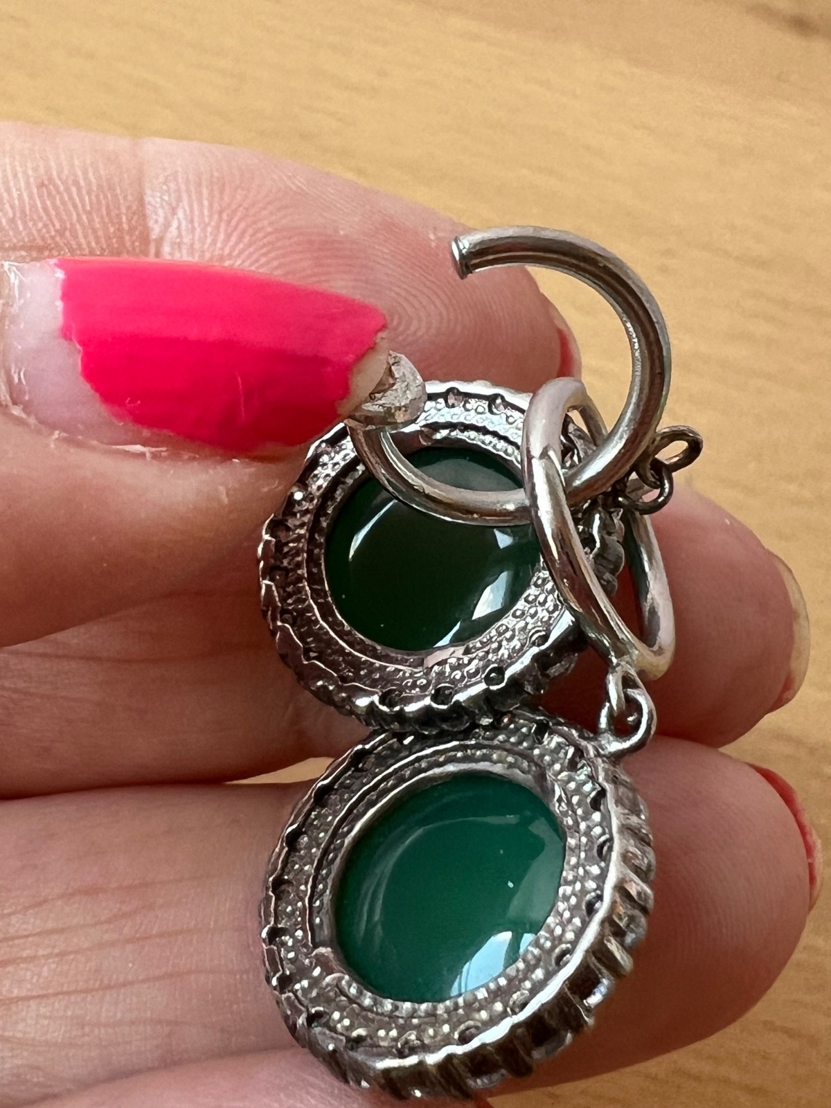VINTAGE VIVID GREEN CABOCHON STONES DROP DANGLE SILVER TONE HOOP EARRINGS