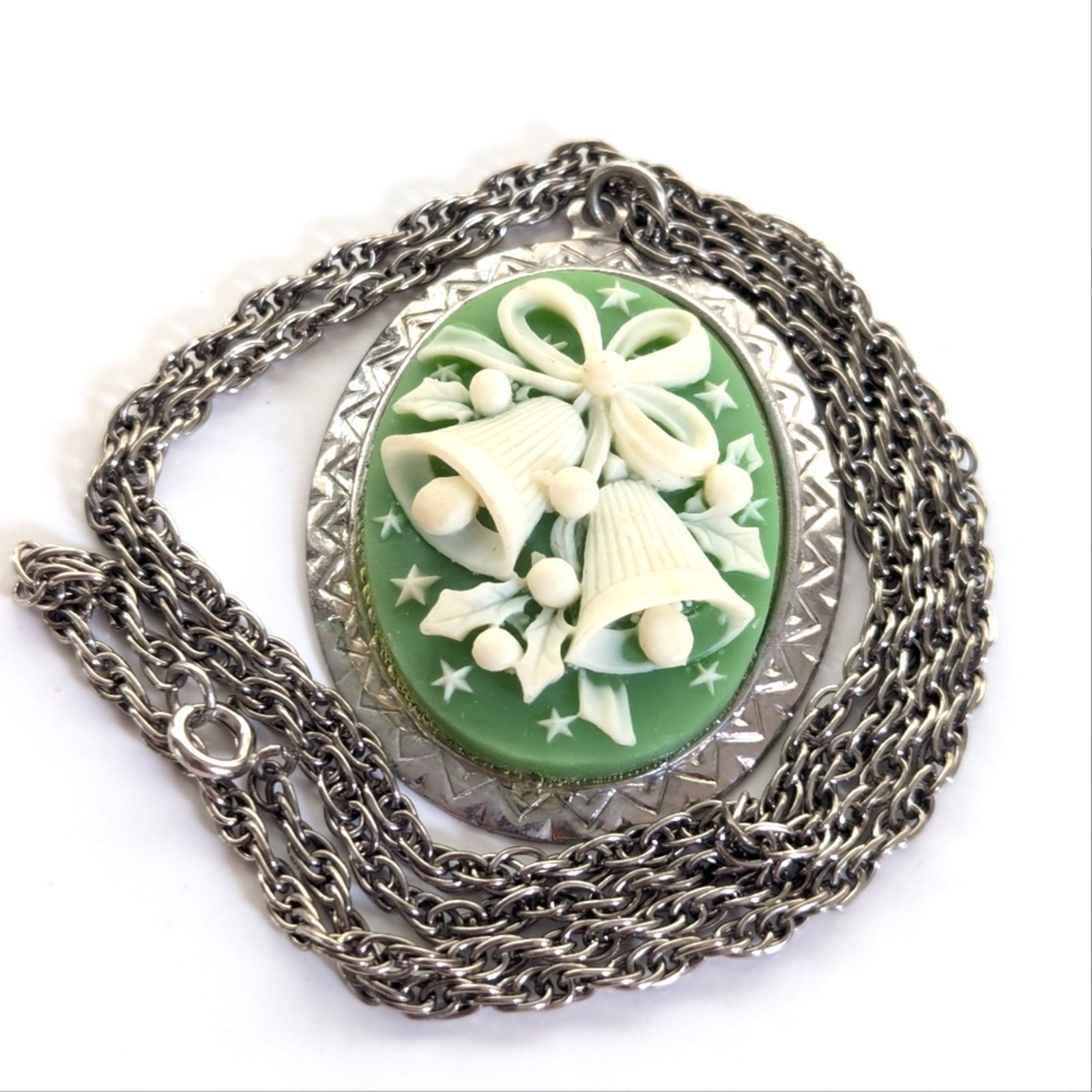 Vintage Silver Tone Lightweight Christmas Bells Holly Cameo Pendant Necklace