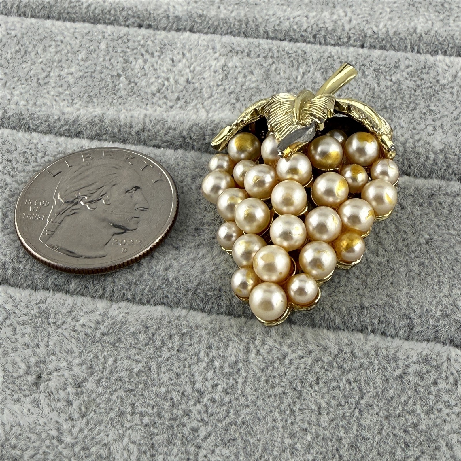 Vintage Grapes Grape Cluster Bunch Faux Pearl Gold Tone Brooch Pin #64993