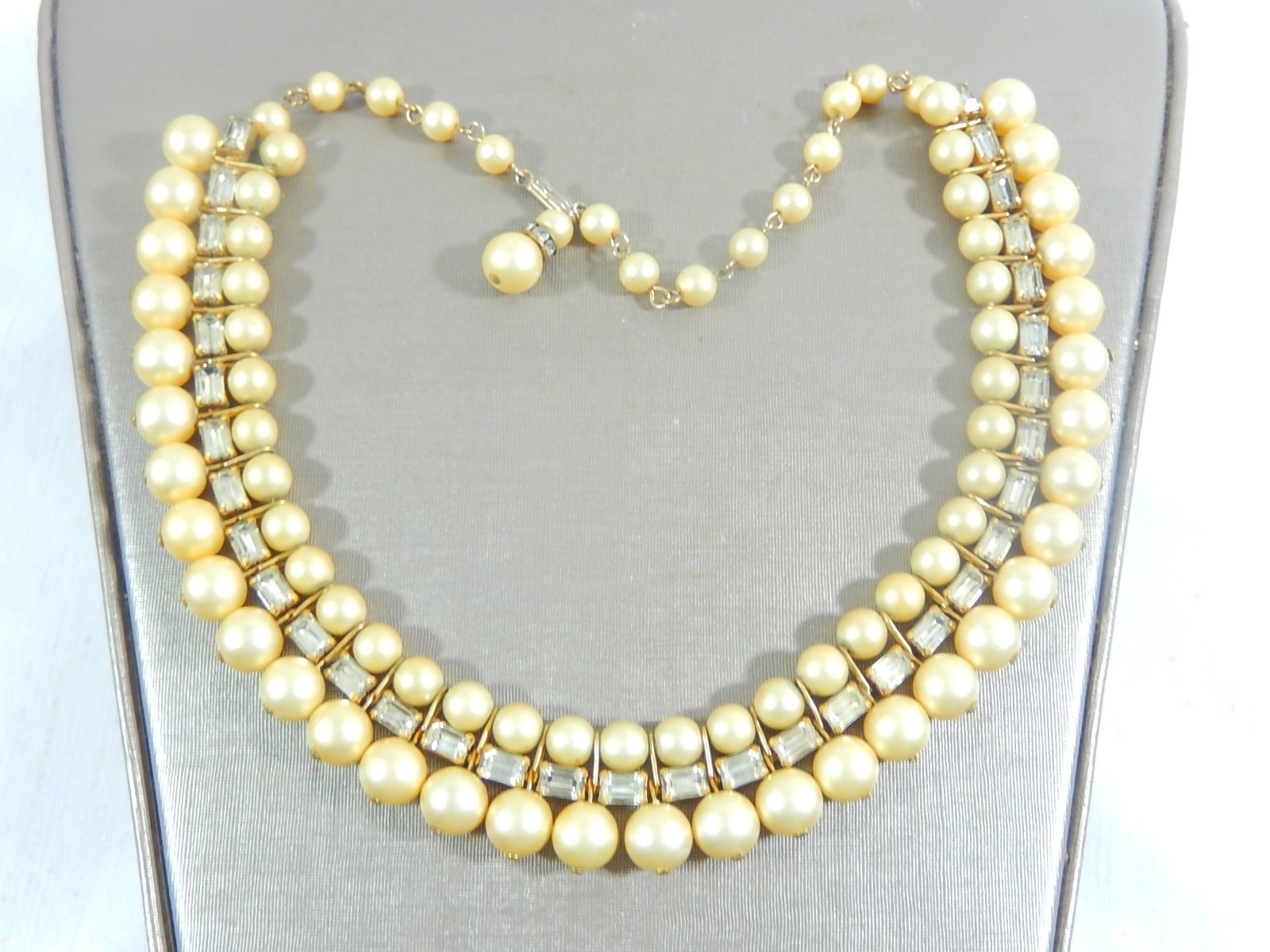 VTG 40’s 50’s FAUX CHAMPAGNE PEARL DANGLES EMERALD RHINESTONE NECKLACE