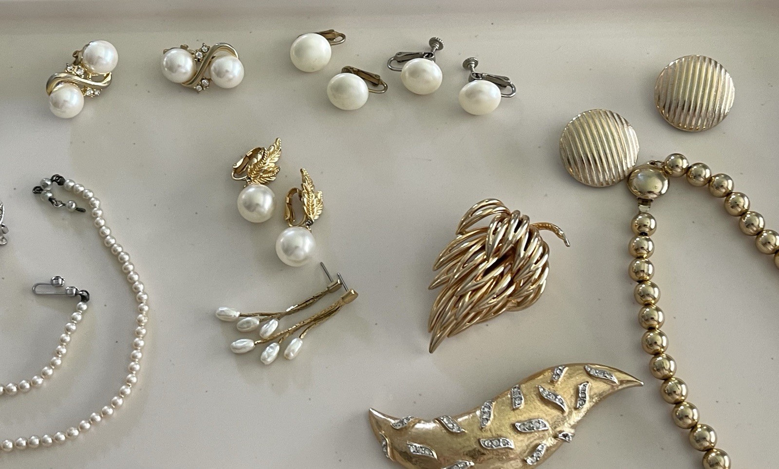 VINTAGE Marvella Jewelry LOT Faux Pearls Necklace, Earrings Rhinestone brooch