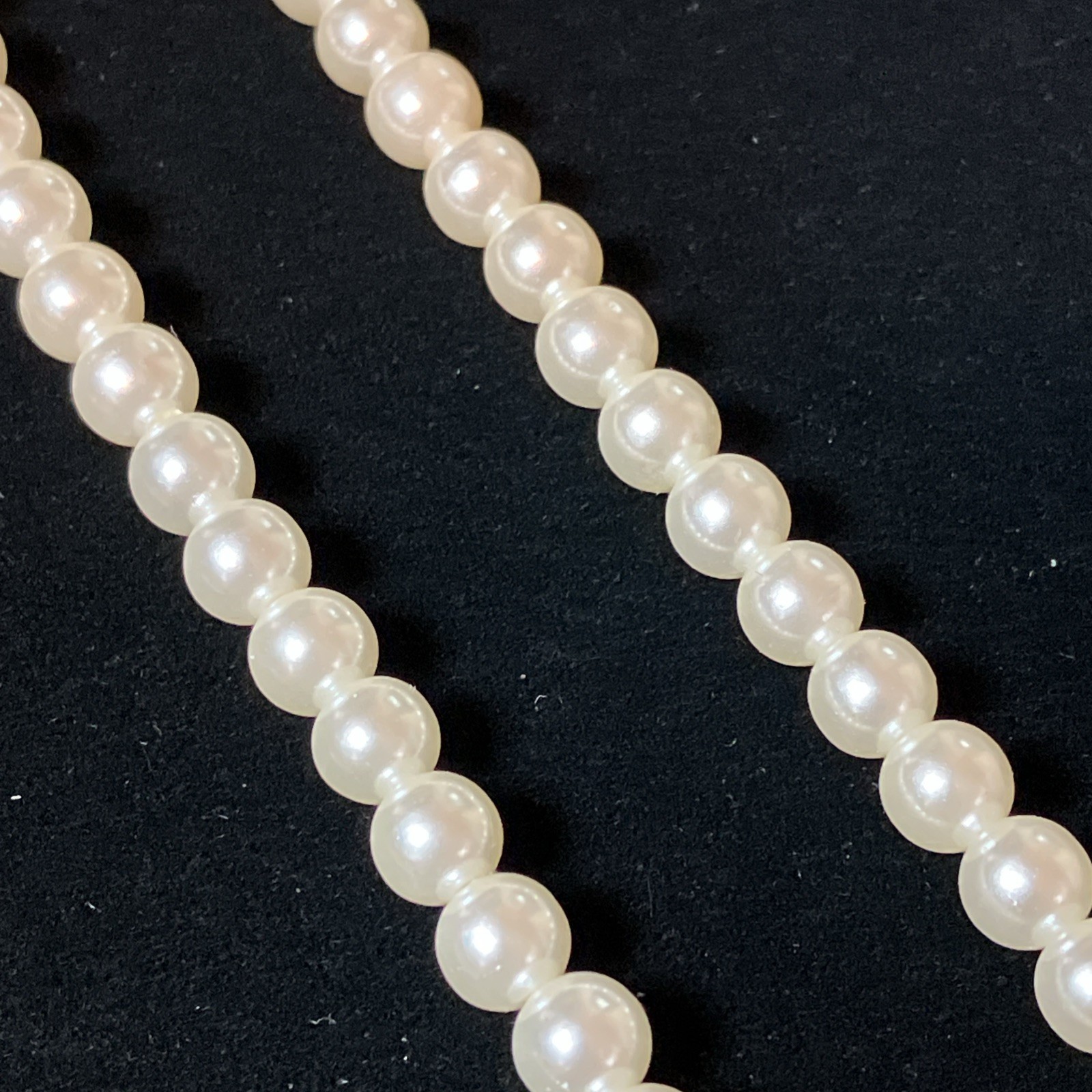 Vintage Pearl Necklaces And Braclet Lot White And Gray Pearls Gold Tone Clasps