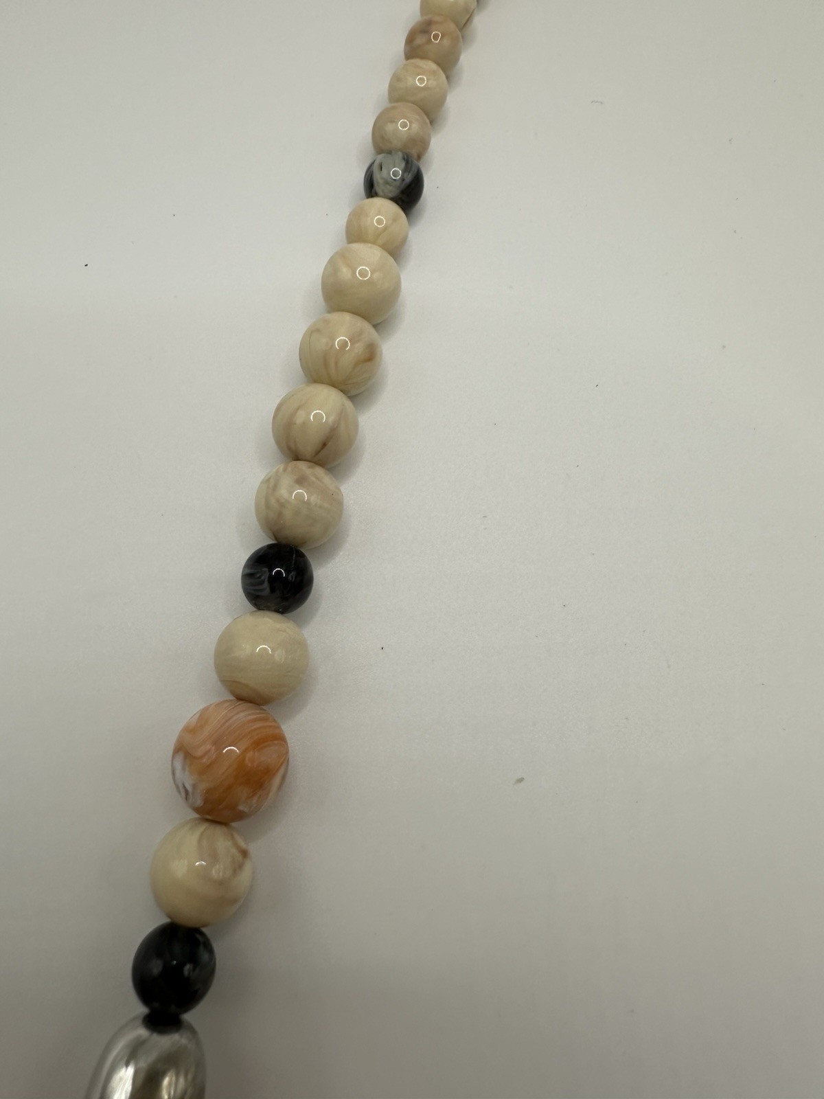 Vintage Avon 1988 Desert Sands Acrylic Peach Beige Marble Beaded Necklace 22”