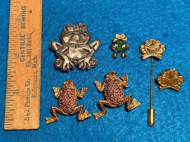 Vintage Frog Pin lot of 6 – Pin, stickpin all metal – 60’s 70’s 80’s