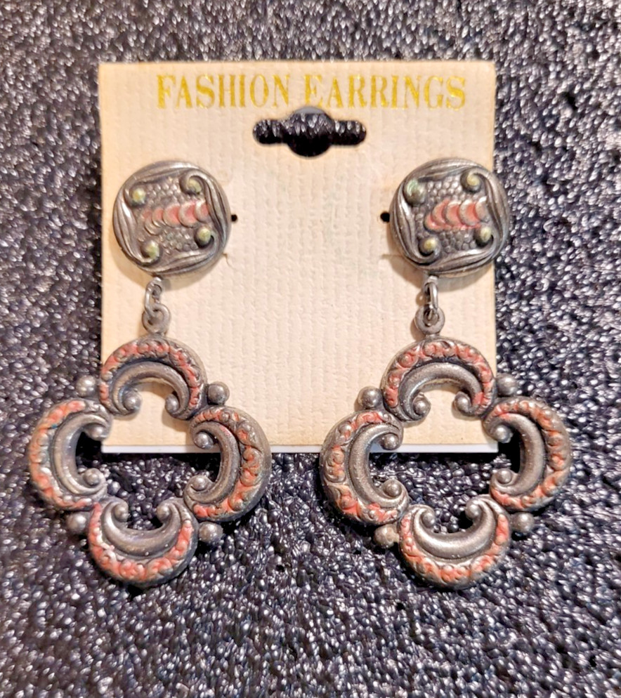 Vintage 1970s Quatrefoil French Style Silver Tone Dangle Earrings