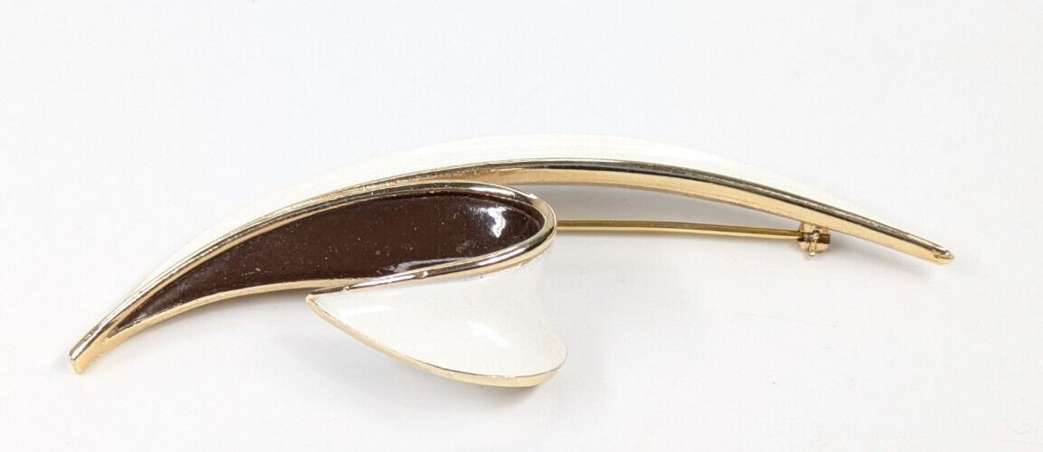Vintage Crown Trifari Gold Tone White & Brown Enamel Twist Leaf Brooch Pin 3.5″