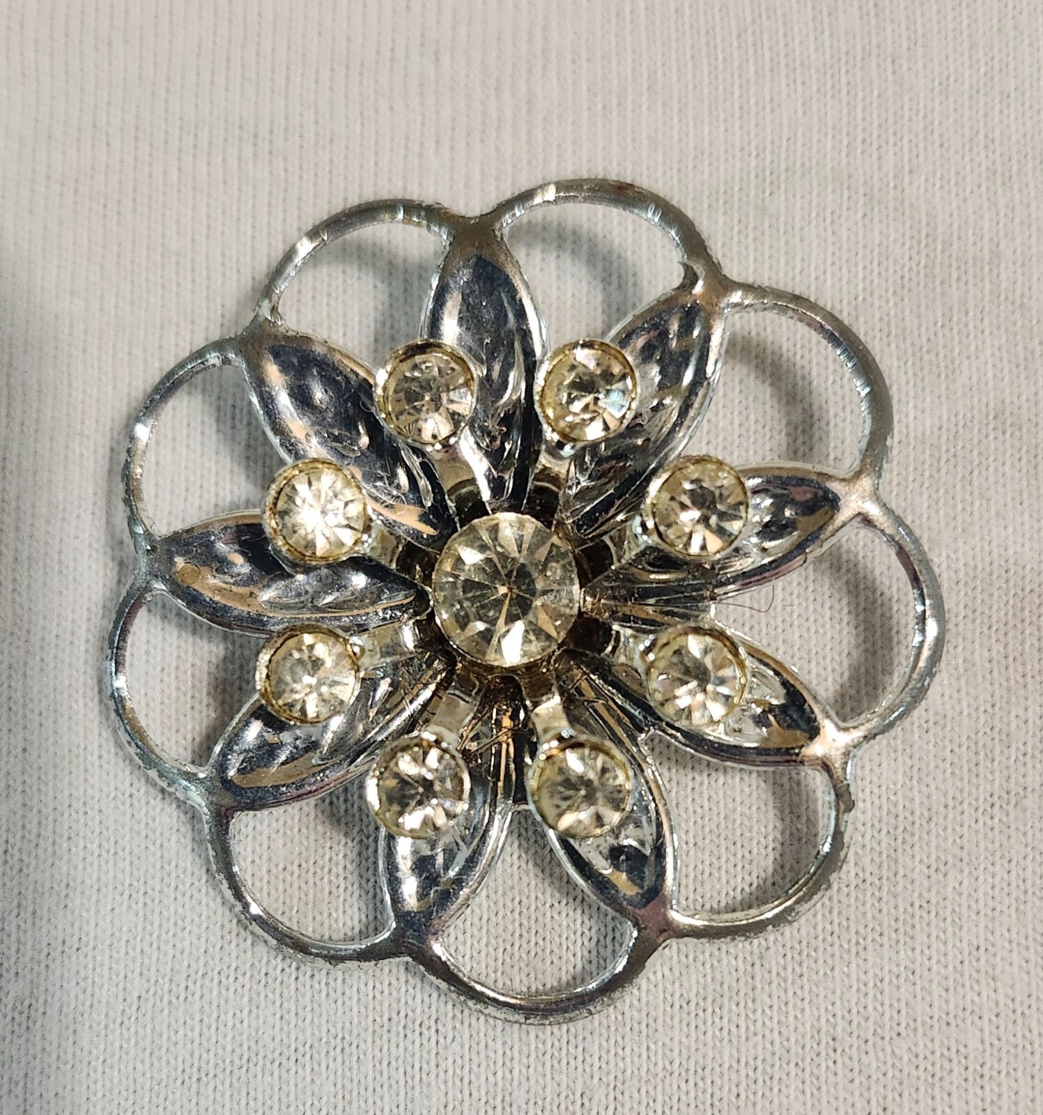 Silver Tone Brooch Flower Design with 8 Small Clear Stones and 1 Larger One