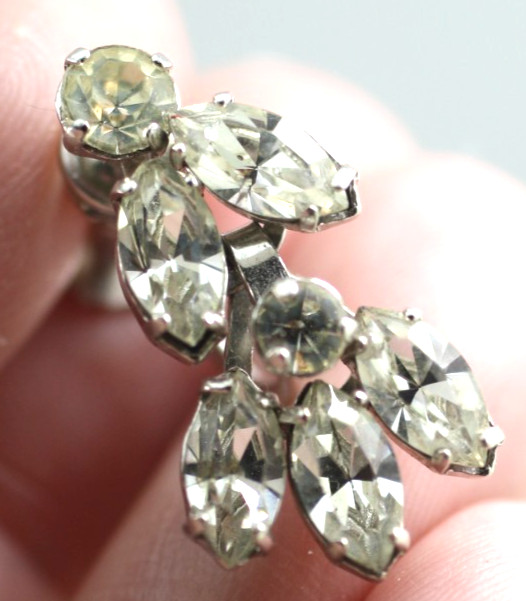 Vintage Krementz Silver Tone Clear rhinestone drop dangle screw back earrings