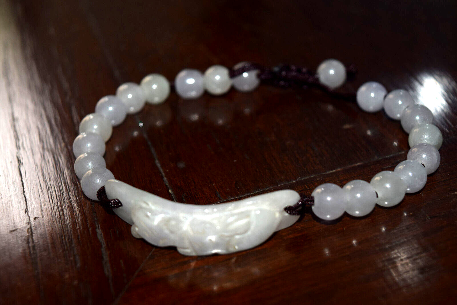 jade vintage women’s bracelet , very light lavender color, great pre-owned
