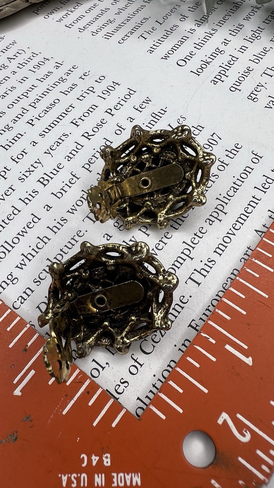 Vintage Oval Clip On Earrings Scarab & Brass Tone 60s Egyptian Revival Jewels 🖤