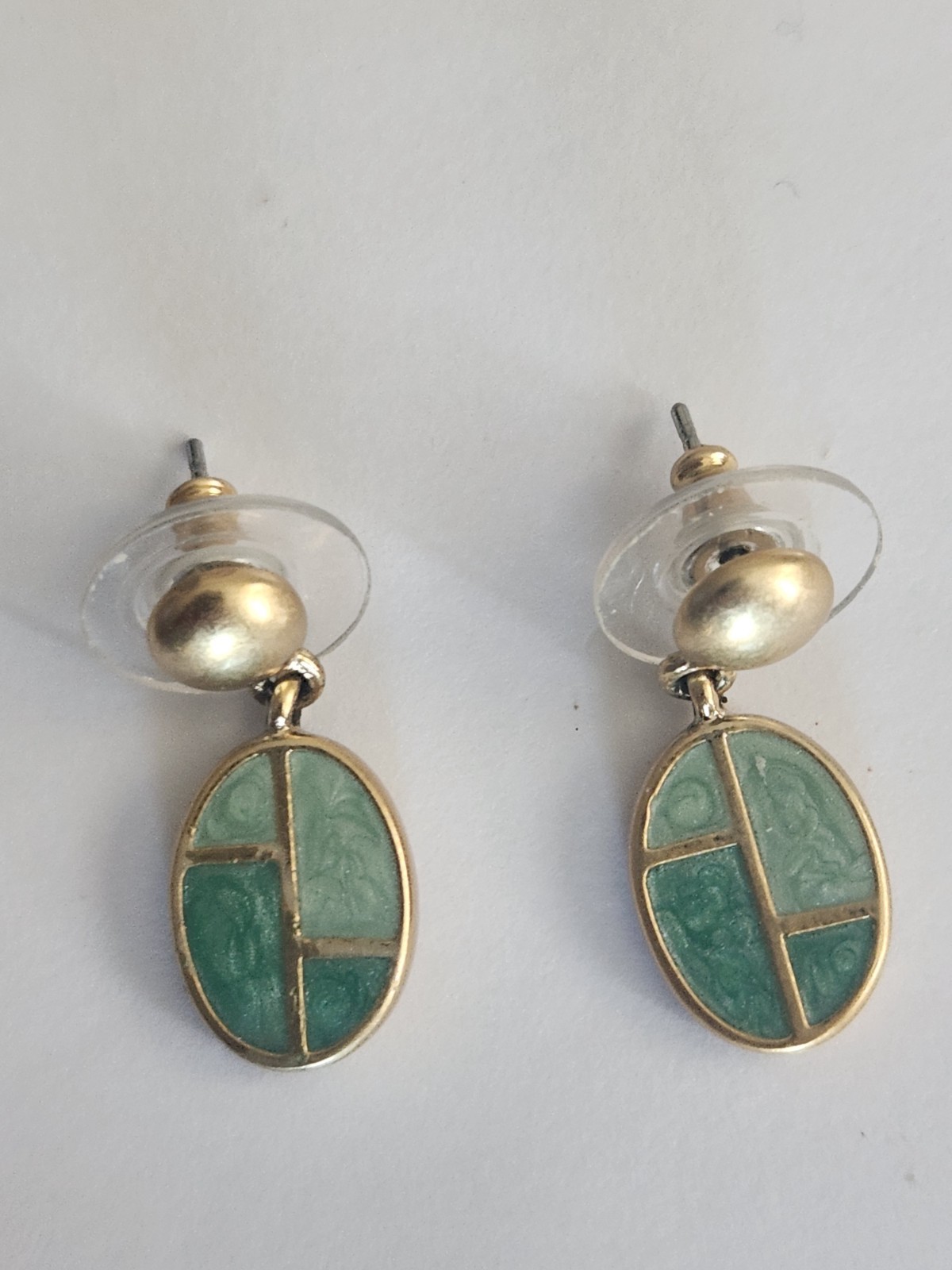 Vintage Earrings 1/2 inch drop.