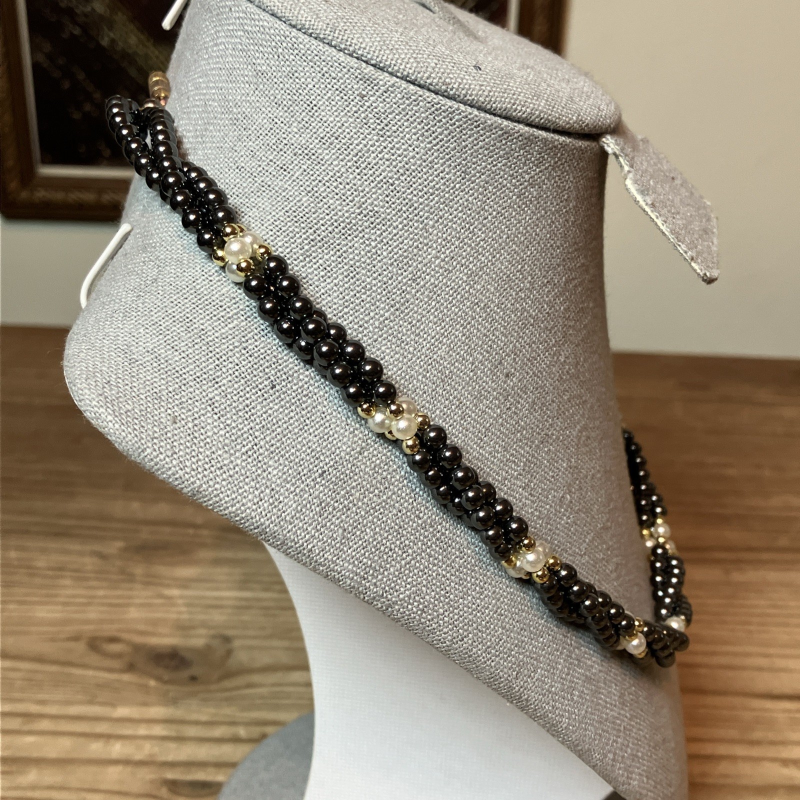 Vintage Pearl Necklaces And Braclet Lot White And Gray Pearls Gold Tone Clasps