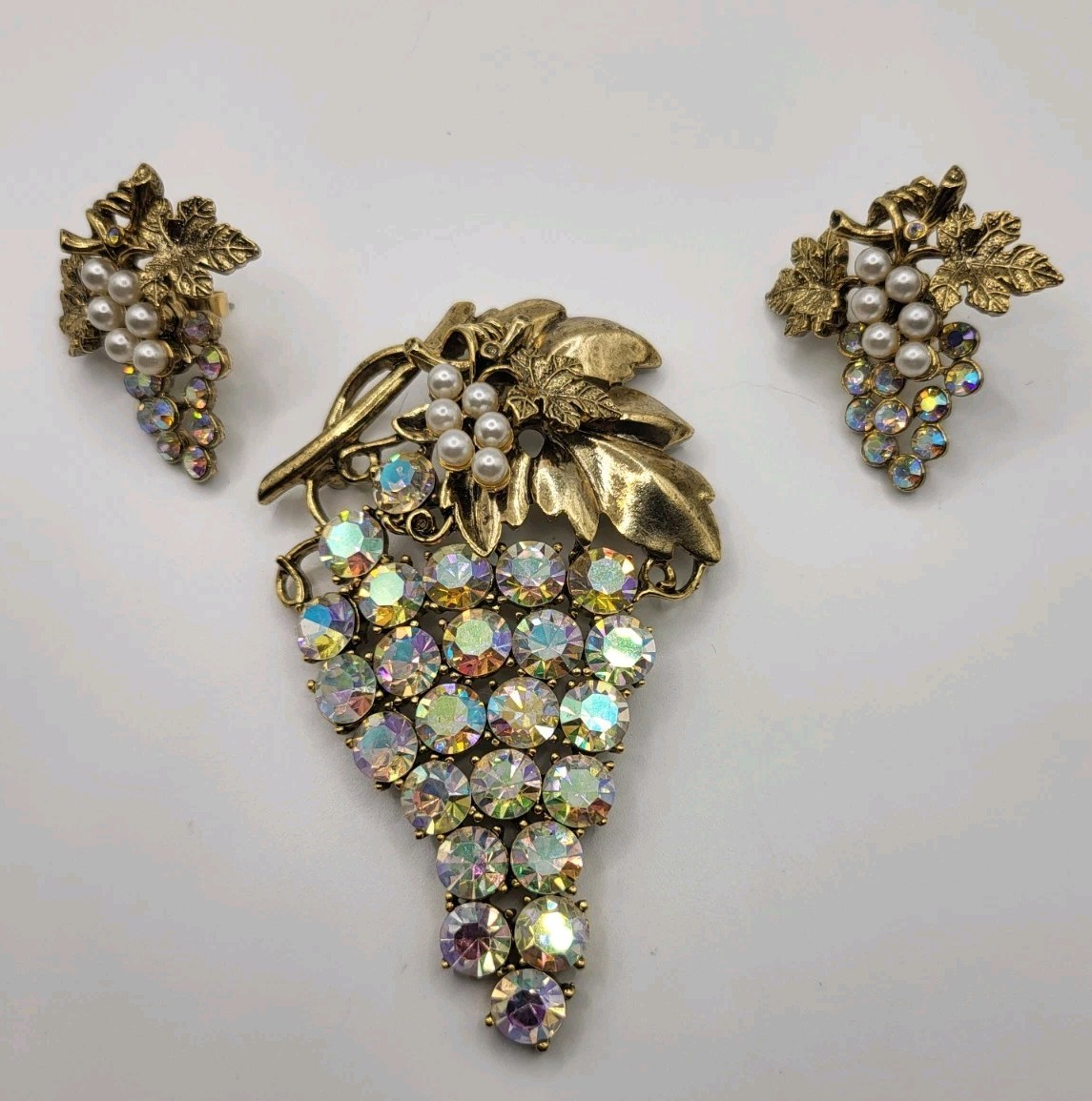 Vtg CRAFT 2 Pc Pearls AB Rhinestone Grapes Gold Plate Lg Brooch Post Earrings