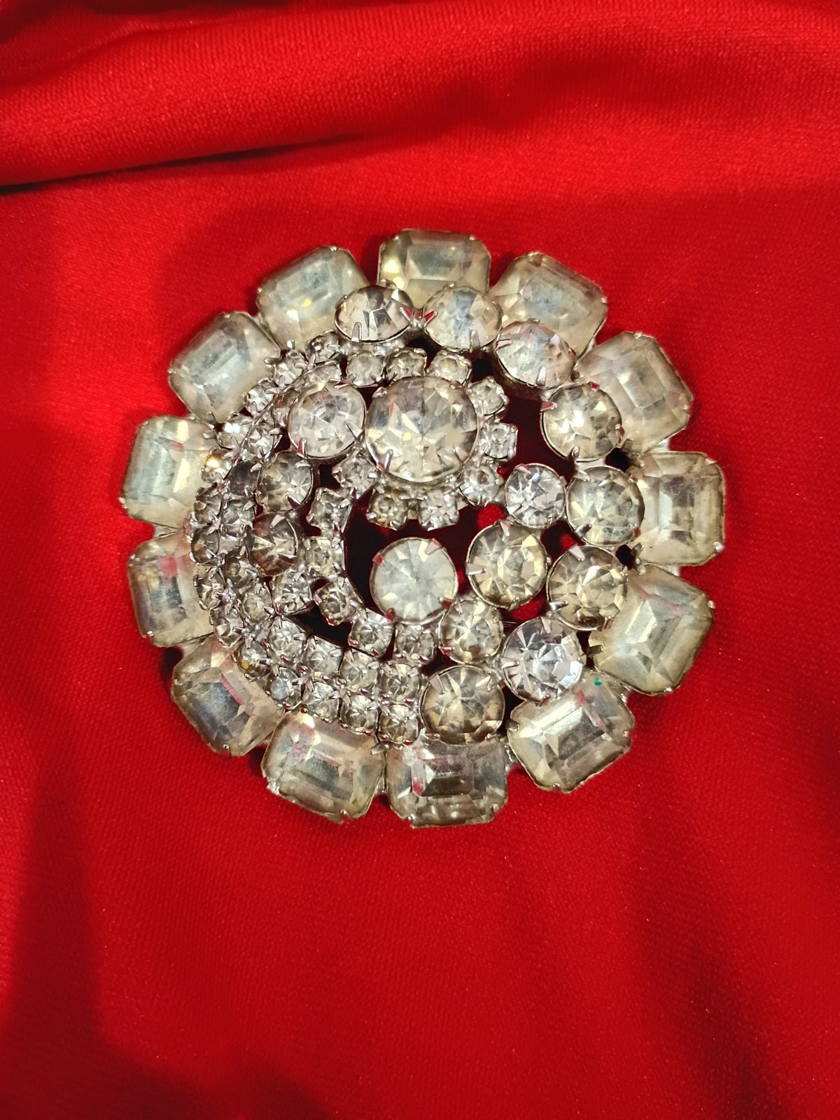 Vintage Unsigned Brooch Clear Round and Emerald Cut Prong Set Rhinestones