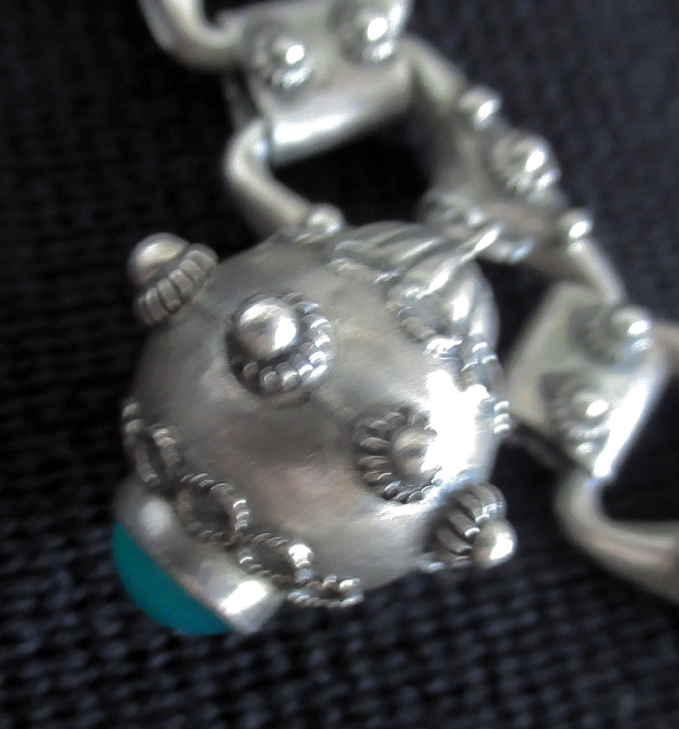 VINTAGE ITALY ETRUSCAN CANNETILLE FOB 800 STERLING & CORAL BRACELET, 43 GRAMS