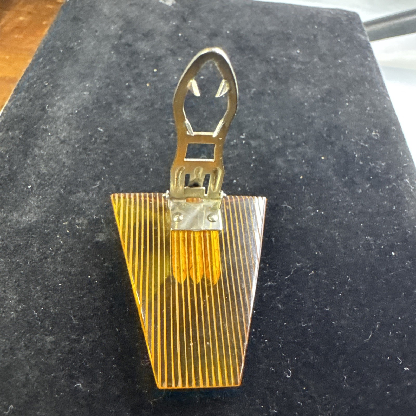 VTG Art Deco Carved Apple Juice Bakelite Dress Scarf Clip
