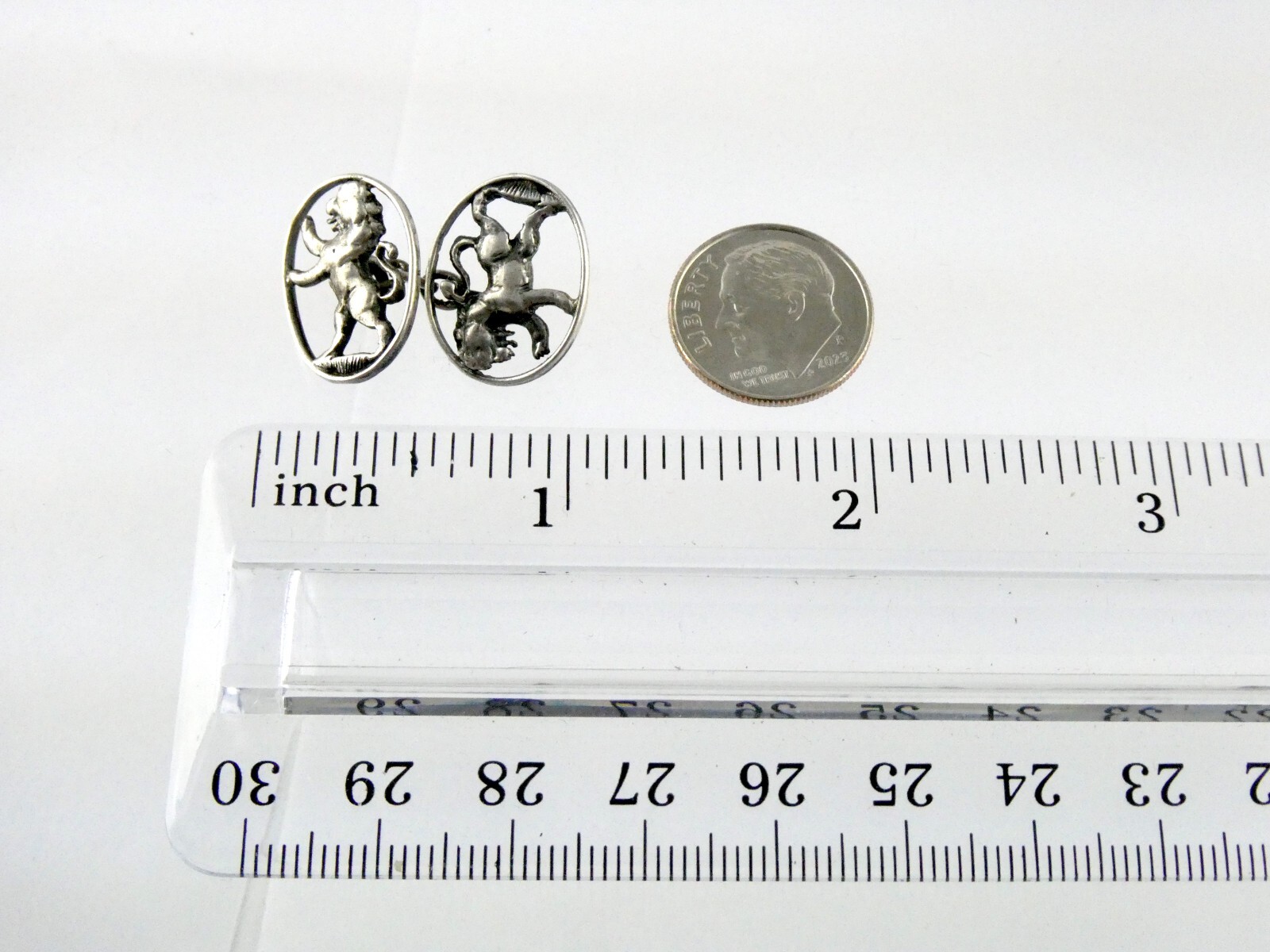 Vintage SINGLE Unmarked Sterling Silver Lion Rampant Cufflink 3.3g 5/8 In Front