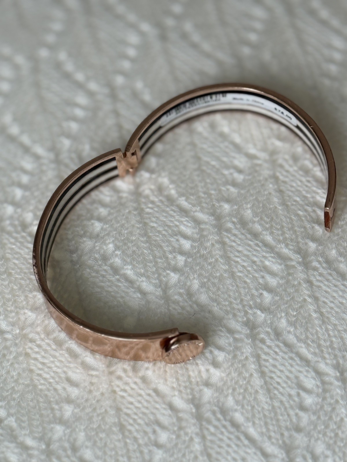 Classic HENRI BENDEL Rose Gold Tone Centennial Stripe Hinged BANGLE BRACELET
