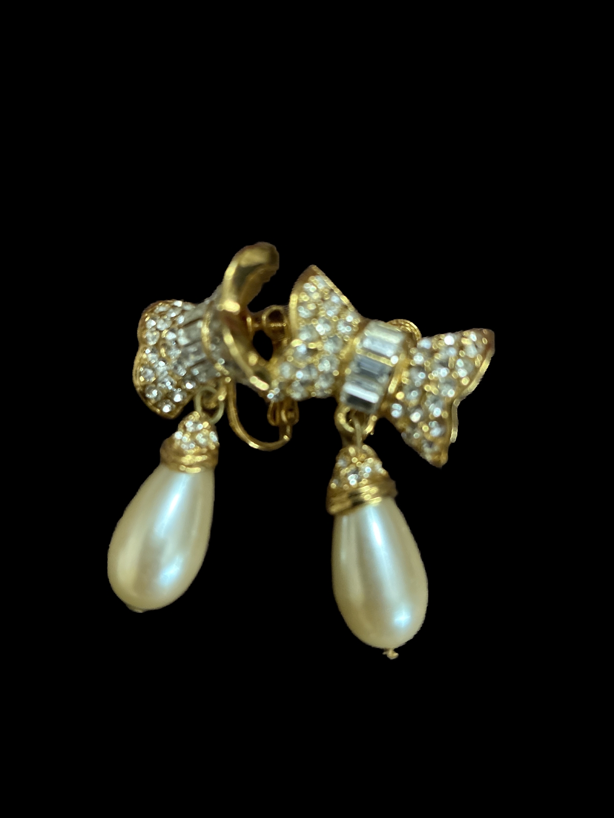 VINTAGE PATENT #3176475 FAUX-PEARL ADJUSTABLE CLIP-ON EARRINGS~Gold TONE Bow