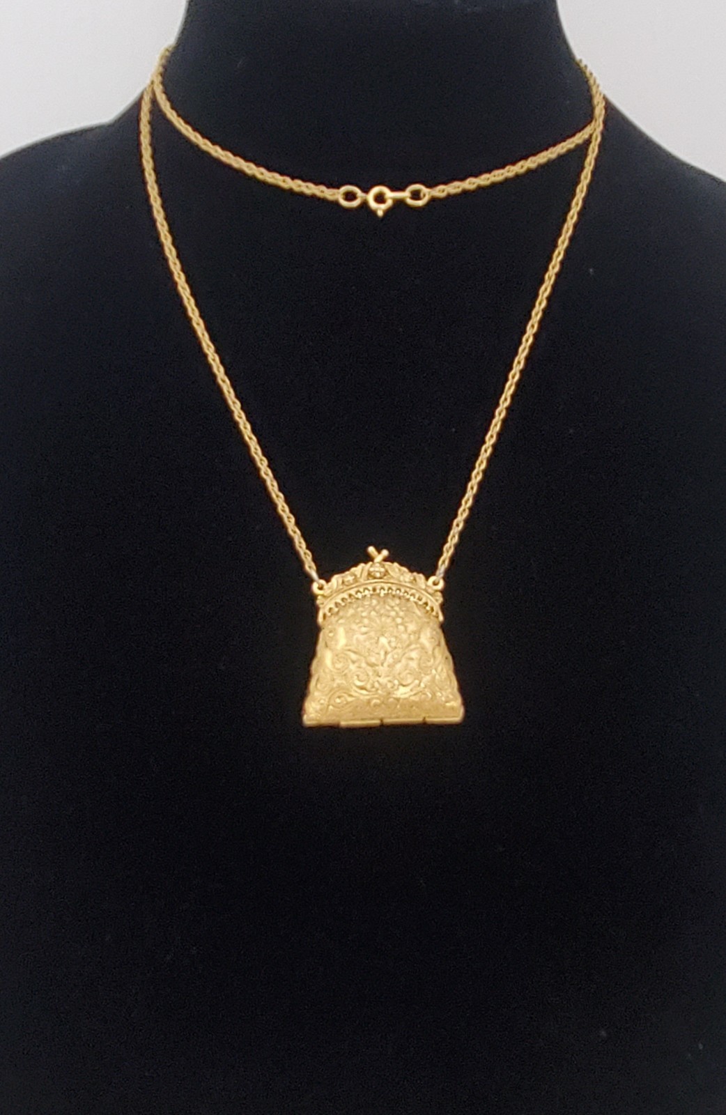Vintage MFA Museum Of Fine Arts Boston Gold Tone Purse Locket Pendant Necklace