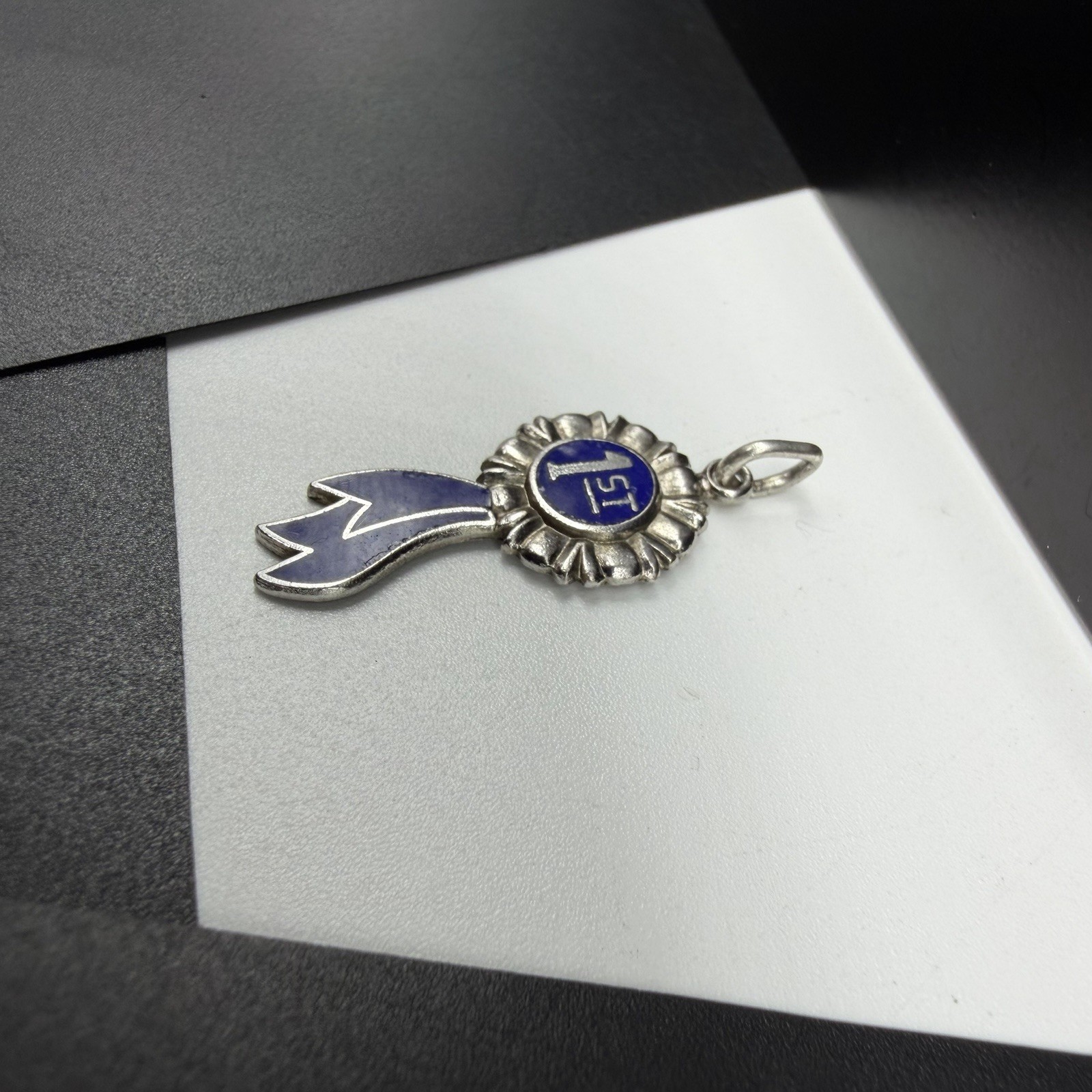 Vtg Wells Sterling Silver Enamel 1st Place Blue Ribbon Award 1.25″ Charm 2.1g