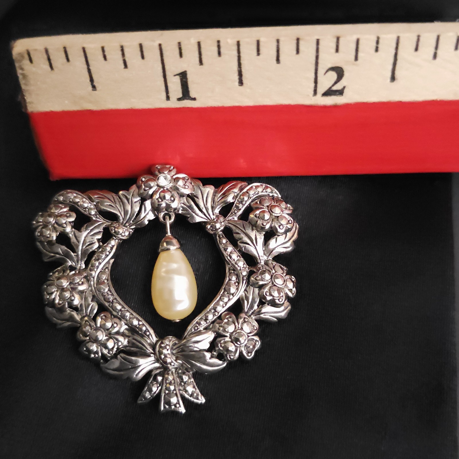 Vintage 1990s Teardrop Pearl Brooch Floral Heart Wreath Marcasite Victorian Goth