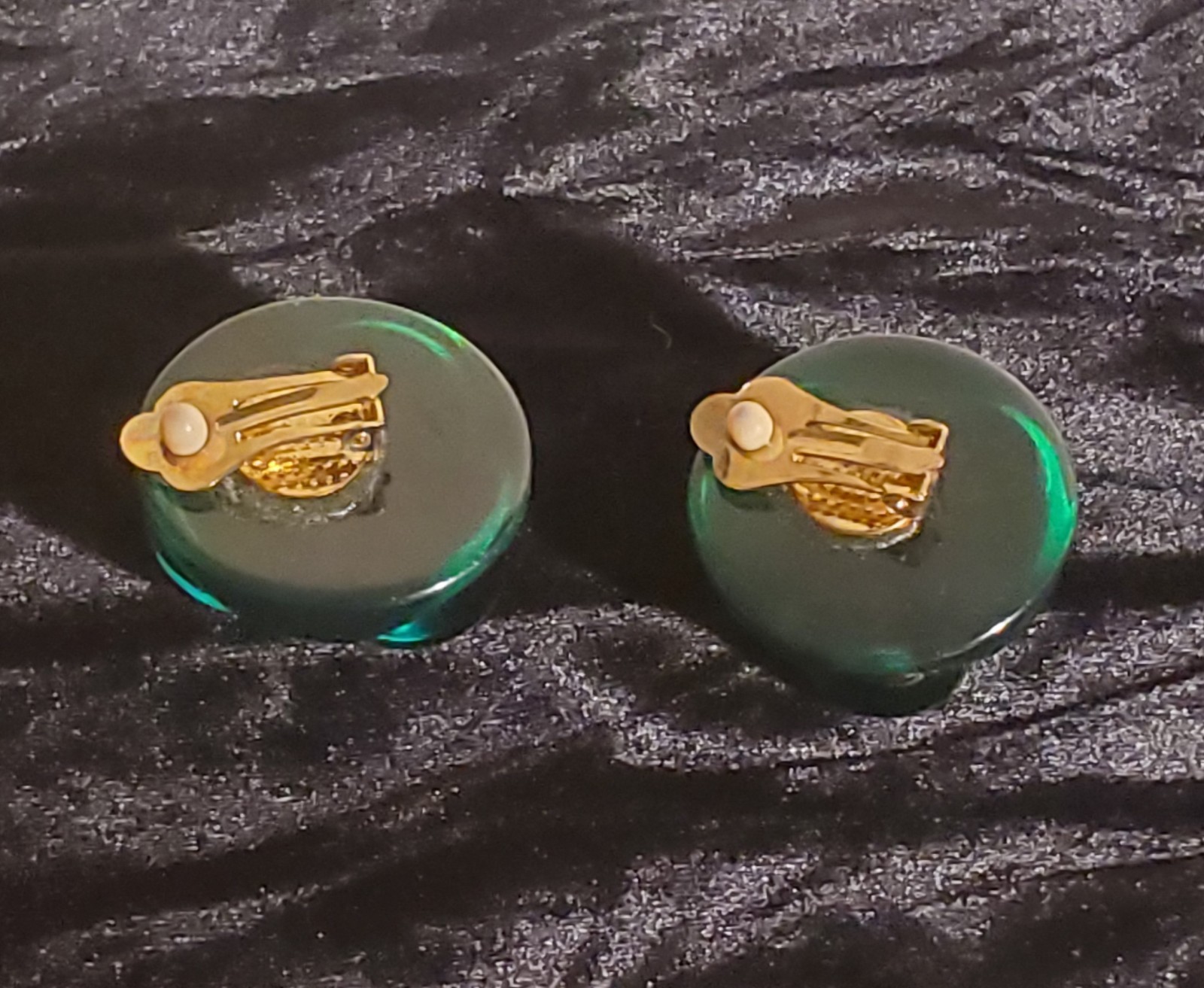 HUGE VTG 80S VOGUE STYLE GREEN ON GREEN EARRINGS CHUNKY MOGAL LUCITE CLIP-ON