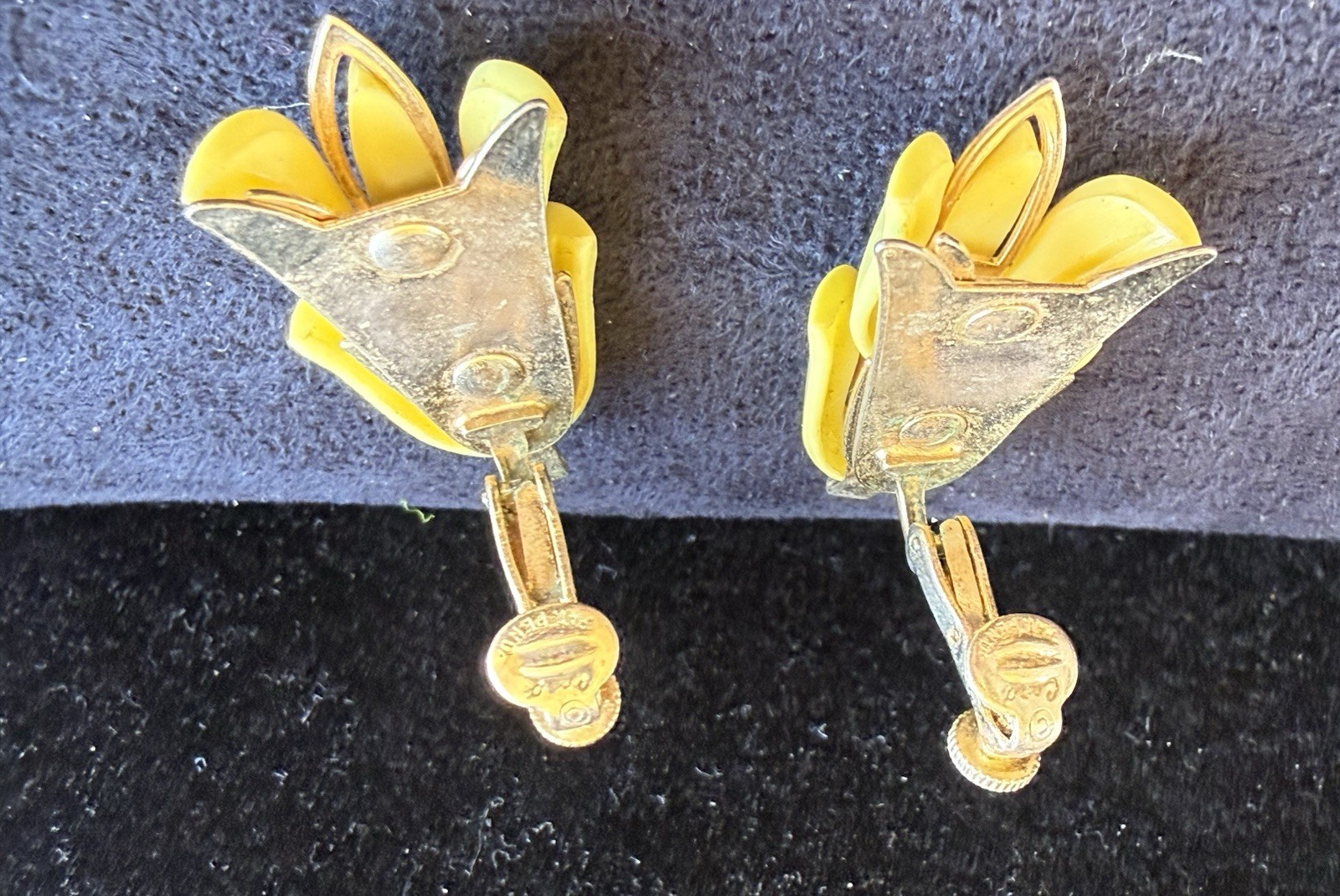 Vintage Pale Yellow Coro Jewelry Set. Necklace , Bracelet , & Screw on earrings