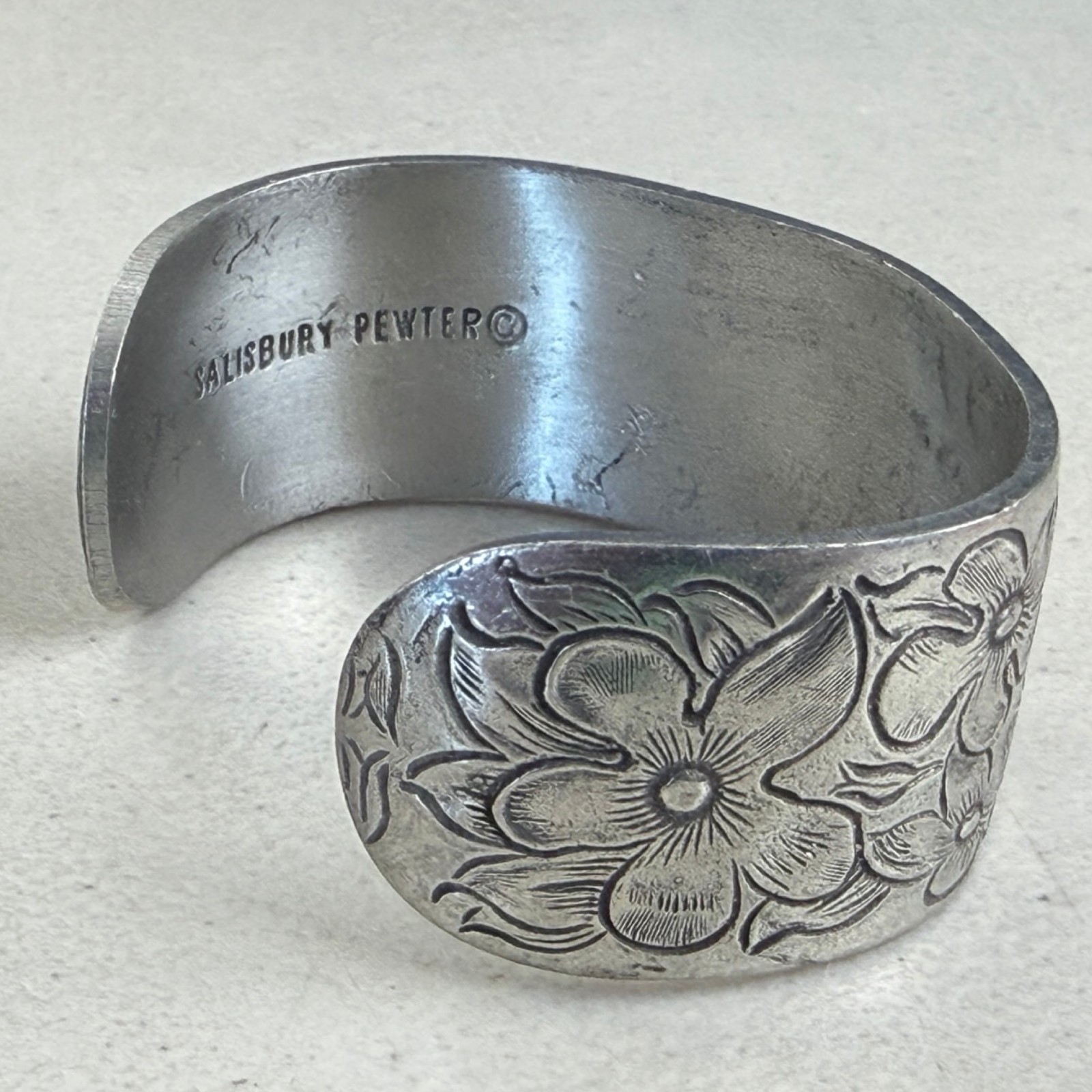 Vintage Floral Etched Metal Cuff Bracelet 90s Salisbury Pewter Silver Tone