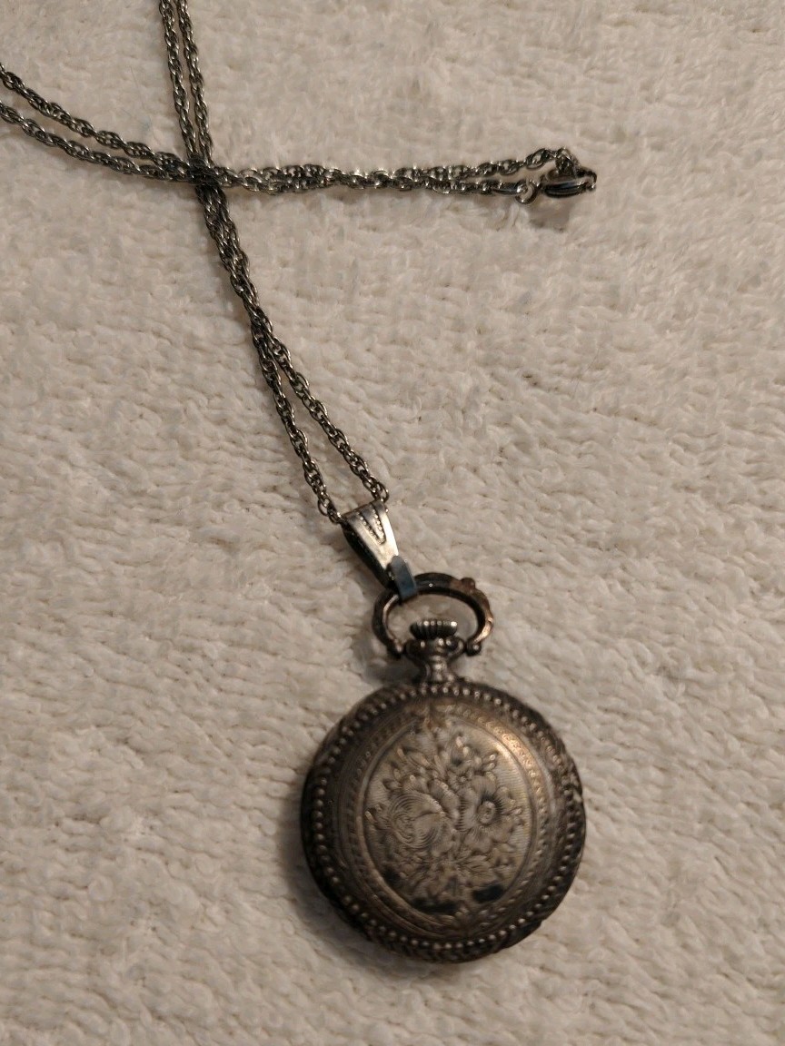 Vintage Endura Watch Pendant Necklace Swiss Made NOT RUNNING UNTESTED 24″