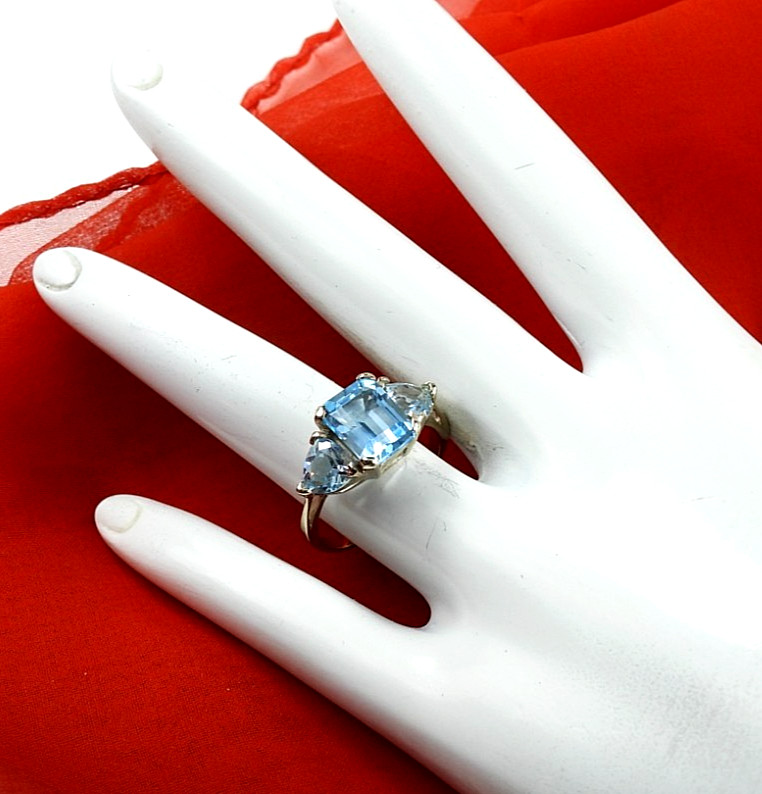 Vintage Solid 10K White Gold Ring 3 Stones Blue Topaz Gemstone Fine Jewelry