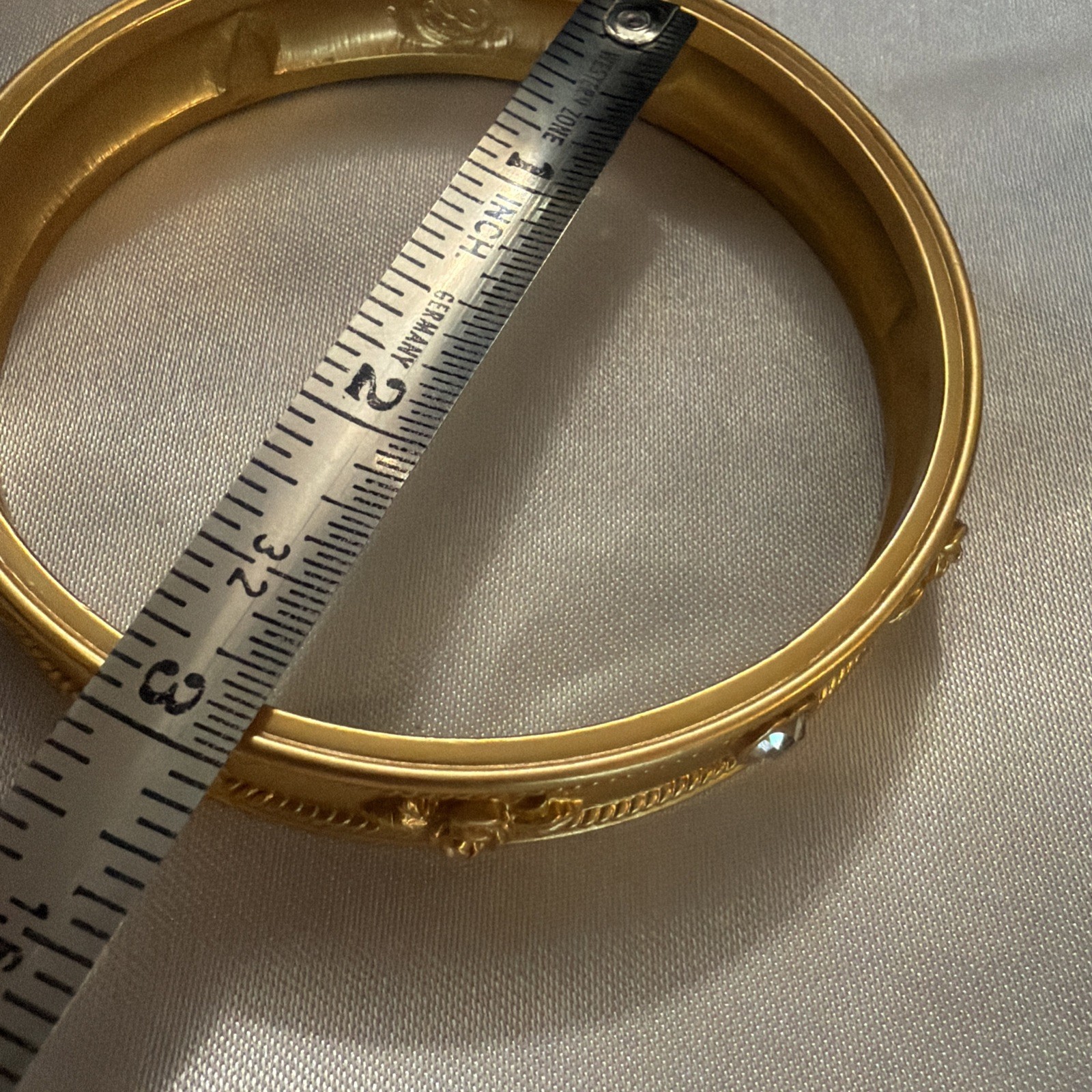 ELIZABETH TAYLOR FOR AVON “LOVE BLOOMS” 22K GOLD PLATE HEART RHINESTONE BRACELET