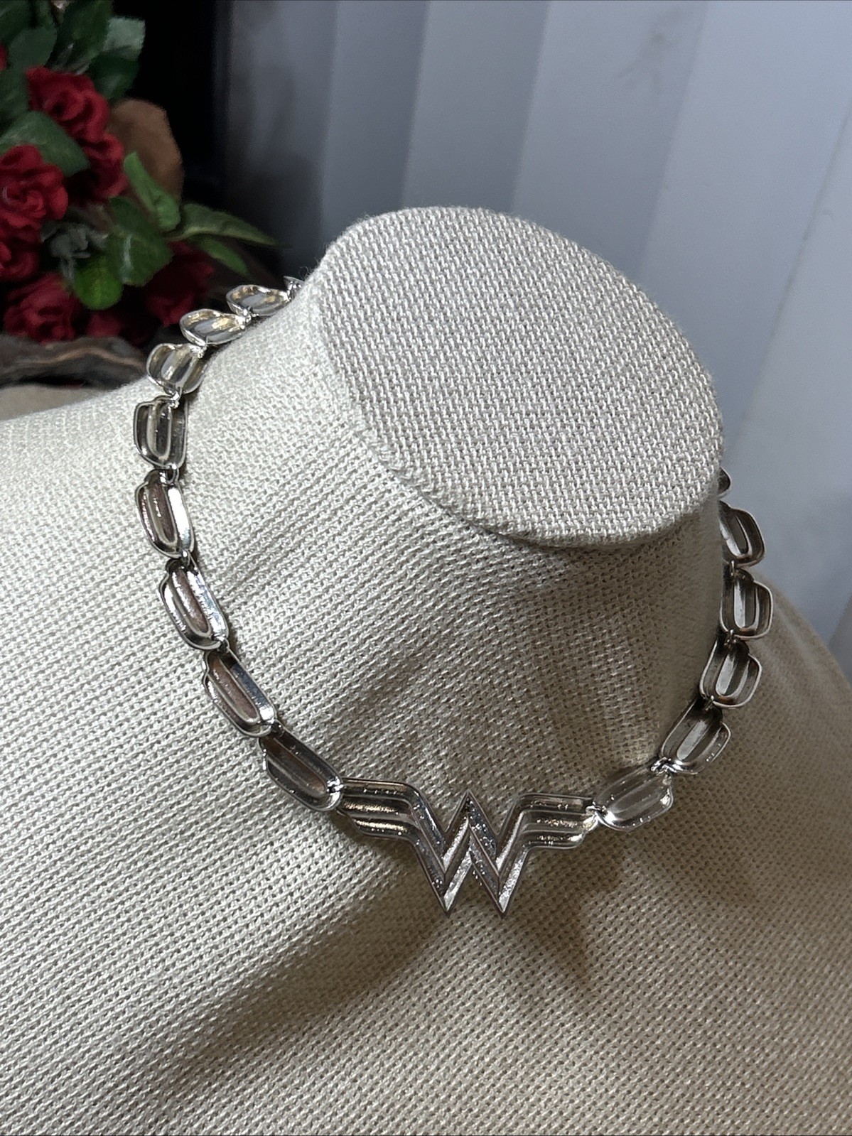 55. Silver tone Wing panel “W” in center Wonder Woman Collar Necklace 16 1/2″