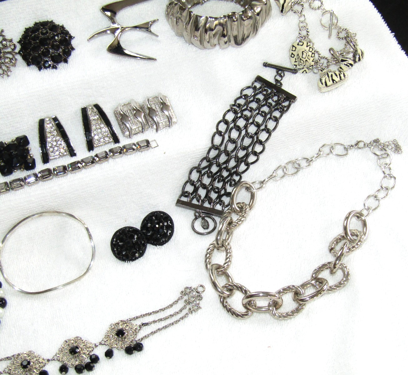 NICE COSTUME JEWELRY WEISS TRIFARI MONET COVENTRY LUCITE RHINESTONE BLACK WHITE