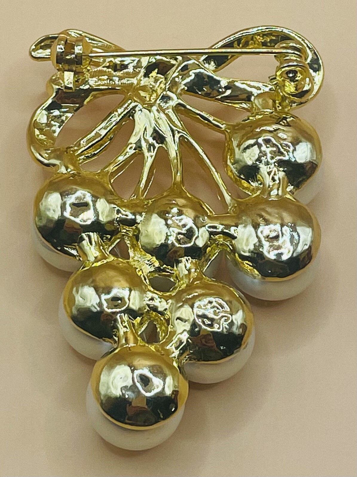 Vintage White Pearl Bunch of Grapes With Gold Plated Bow Costume Jewelry Brooch