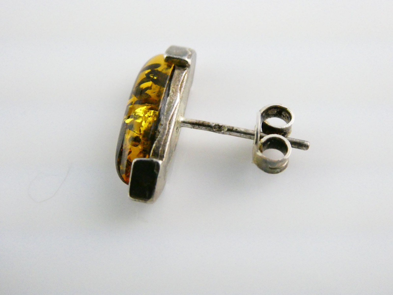 Vintage Sterling Silver Baltic Amber Pointed Cabochon Stud Earrings 3.3g .75 In
