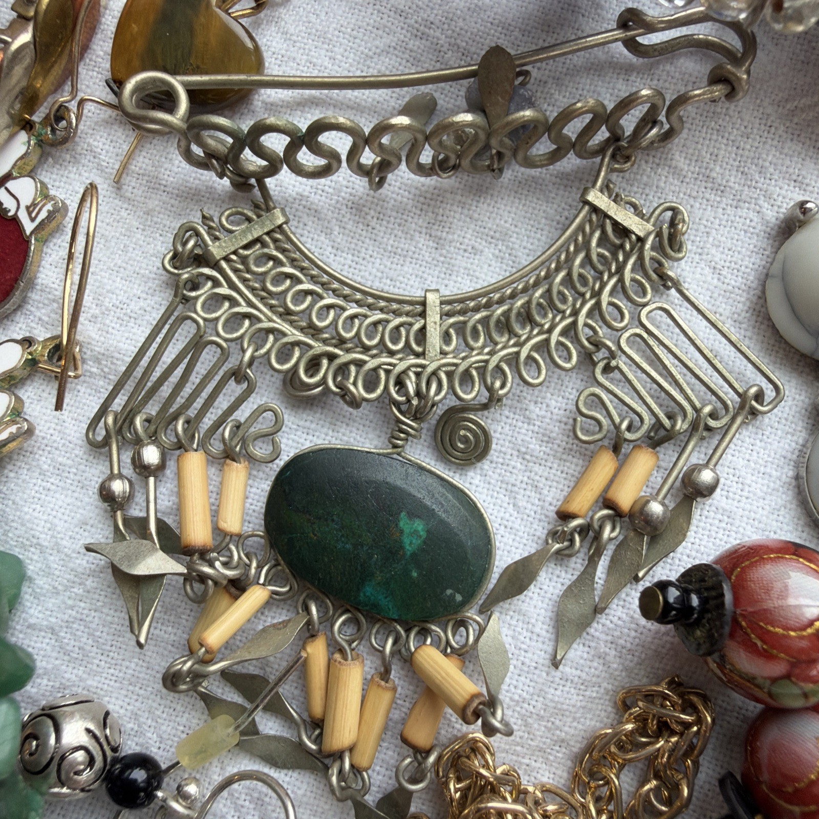 Grandma’s Vintage Estate Lot Jewelry Necklace Bracelet Brooch Earring 40 PC