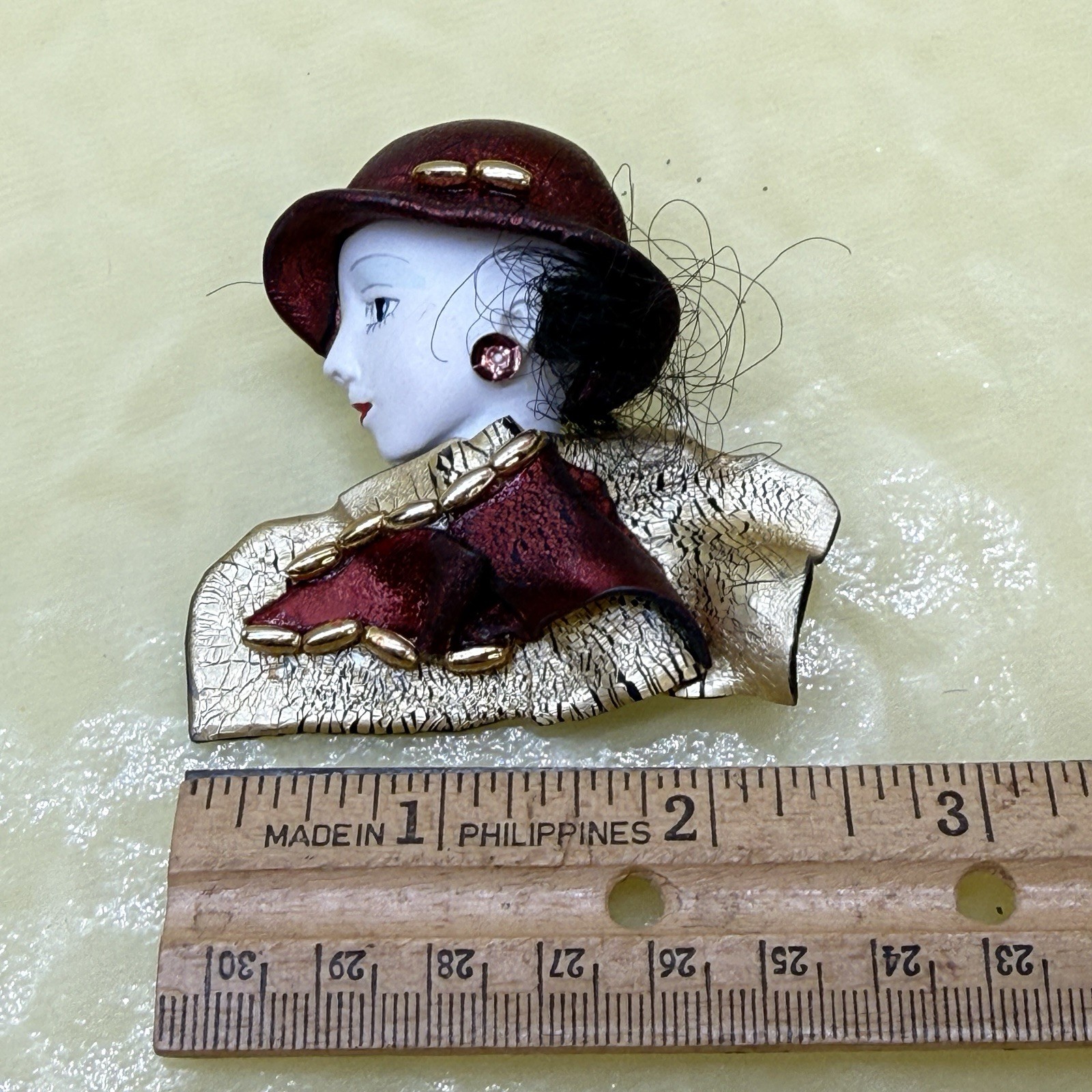 Vintage Lady Face Brooch Red Hat Gold Crackle Resin 1980s Art Deco Style Pin